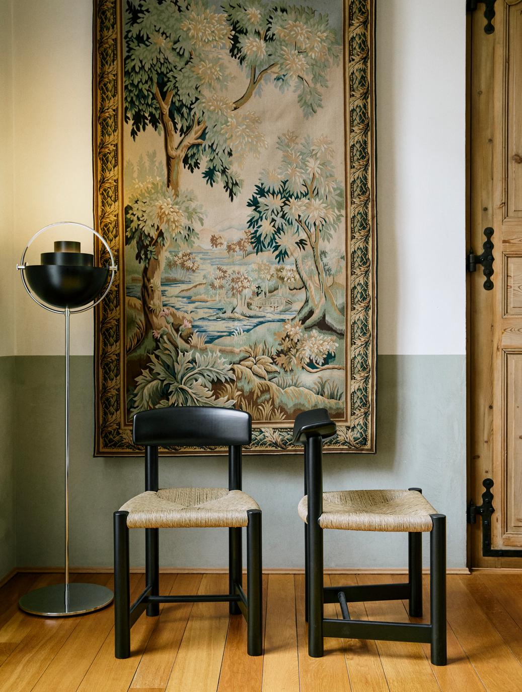 MULTI-LITE floor lamp in white with a chrome base