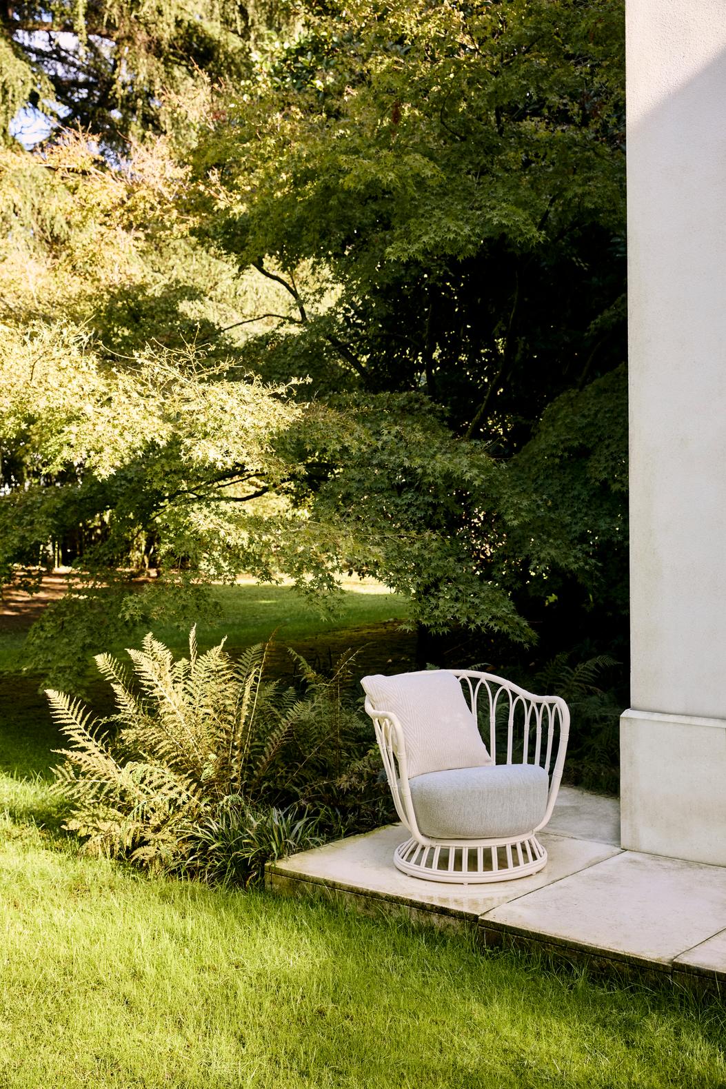GRACE upholstered garden armchair with beige base