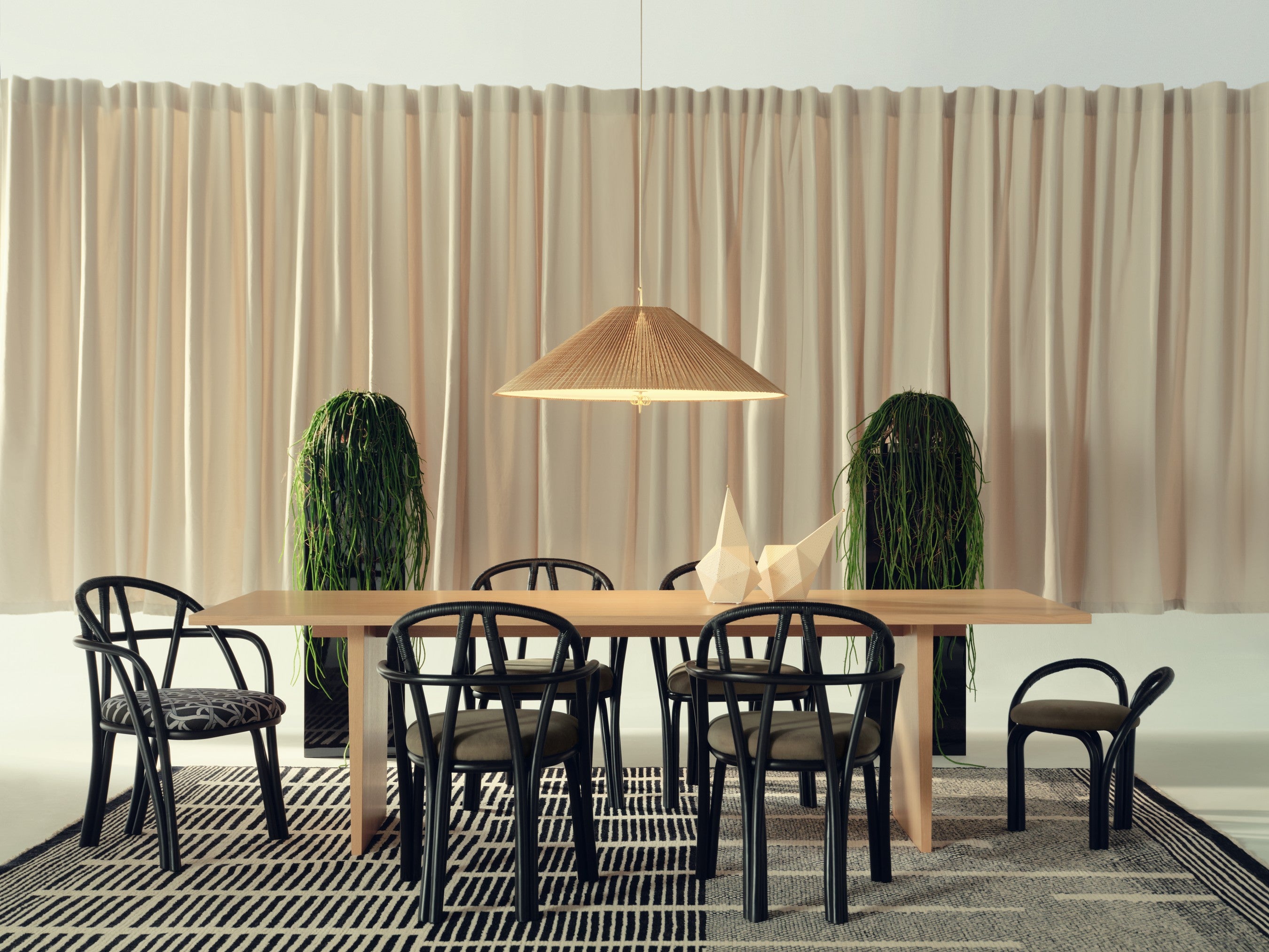 PRIVATE table black ash veneer