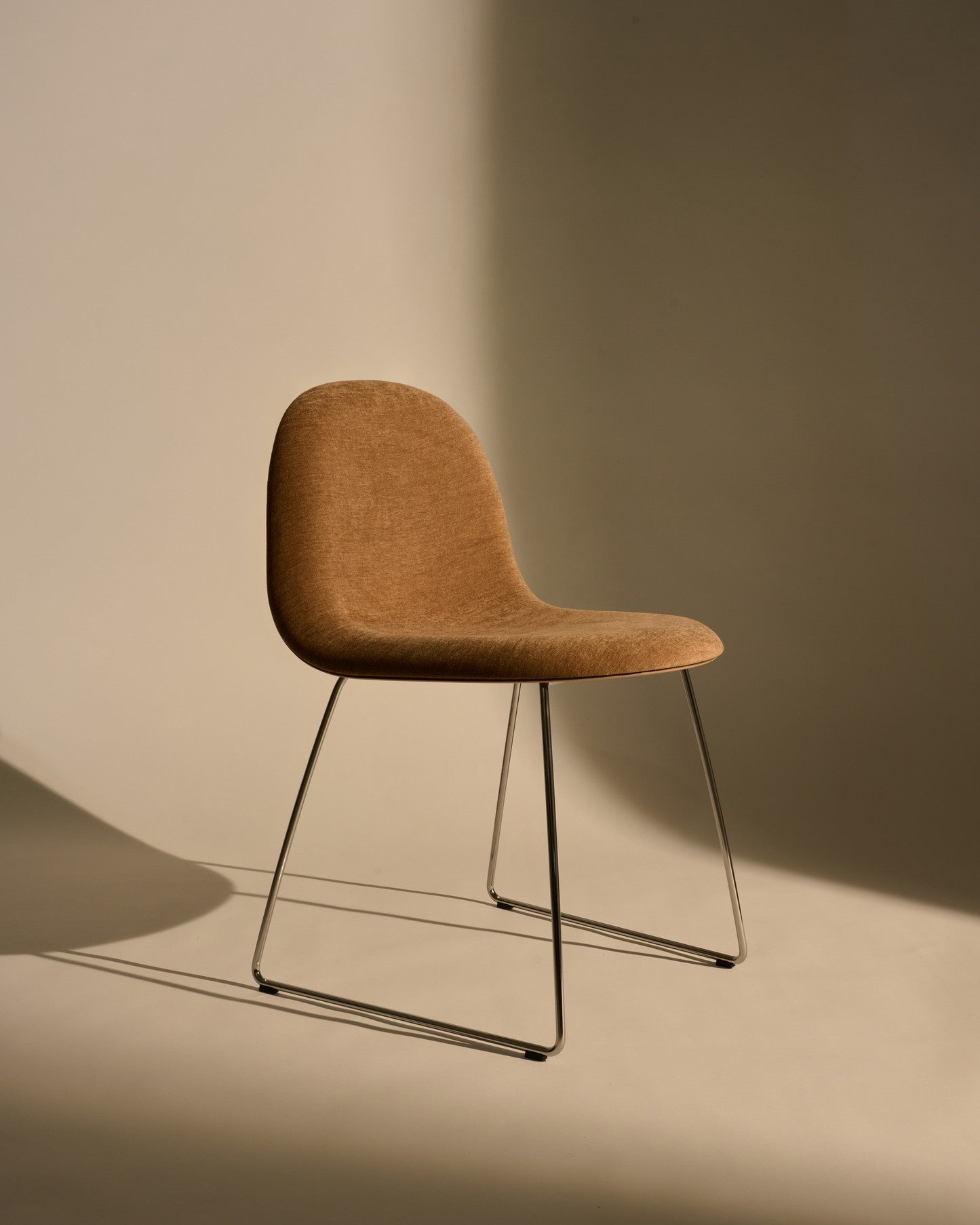 GUBI 3D upholstered chair with walnut wood and black base