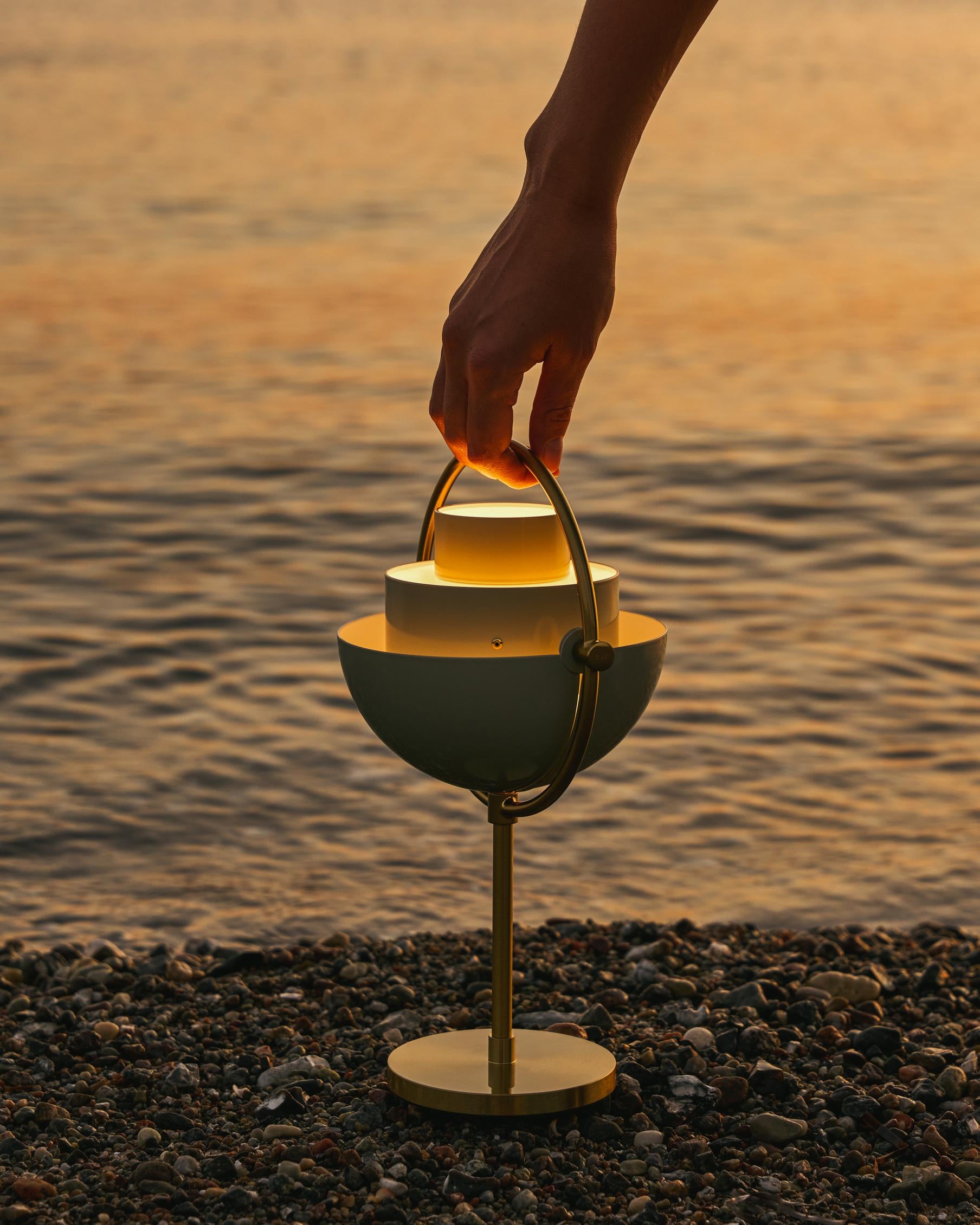 Přenosná lampa MULTI-LITE zelená s chromovaným podstavcem