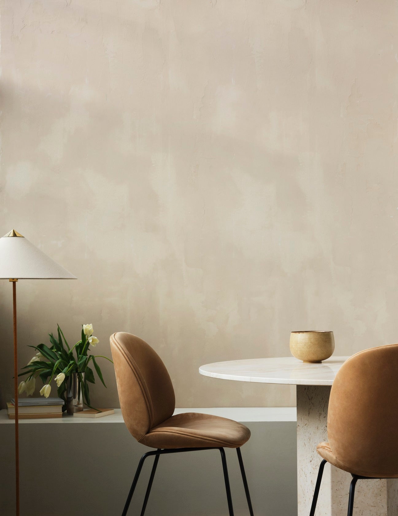 BEETLE upholstered chair with a black steel base