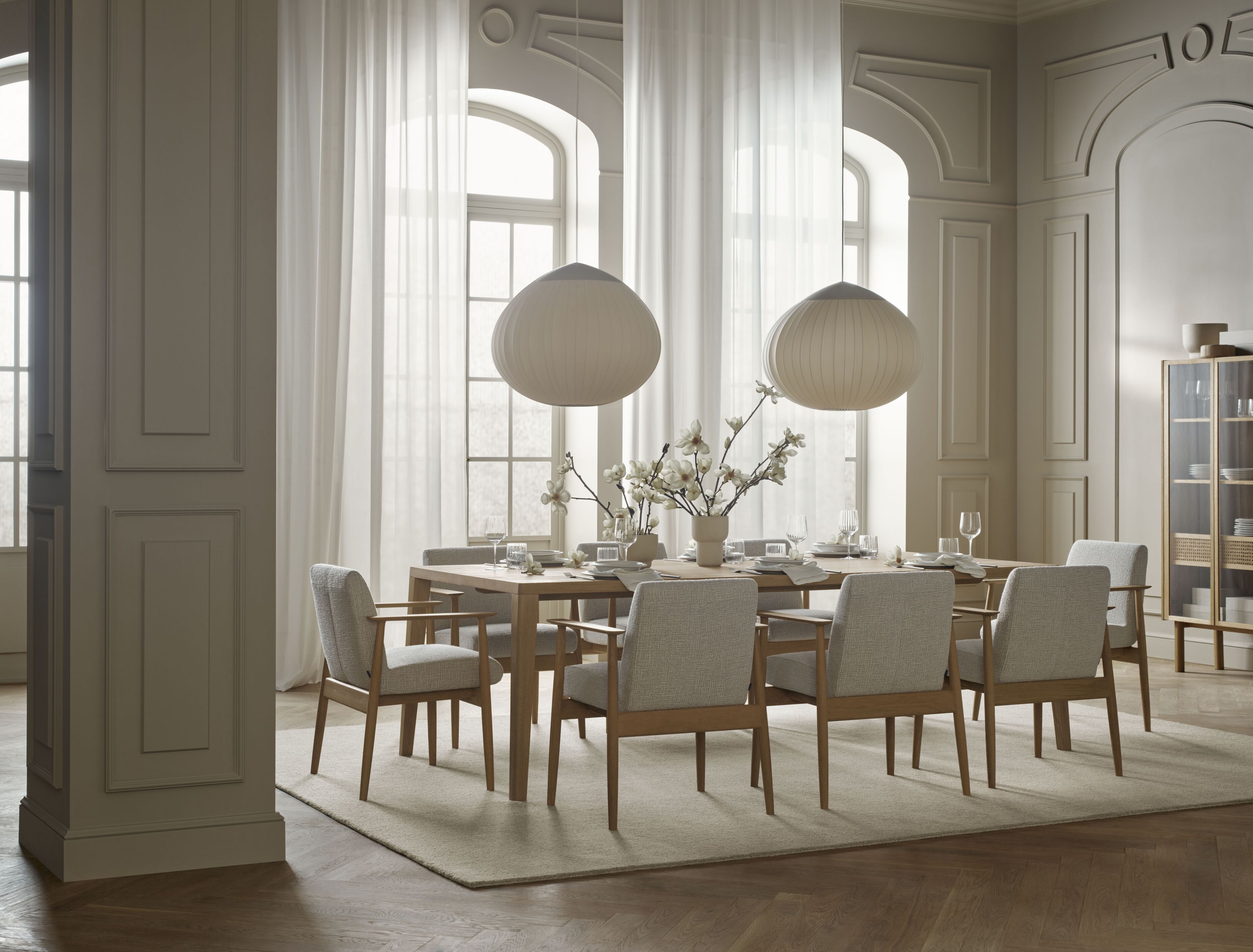 Křeslo s područkami VISTI, základna z dubového dřeva