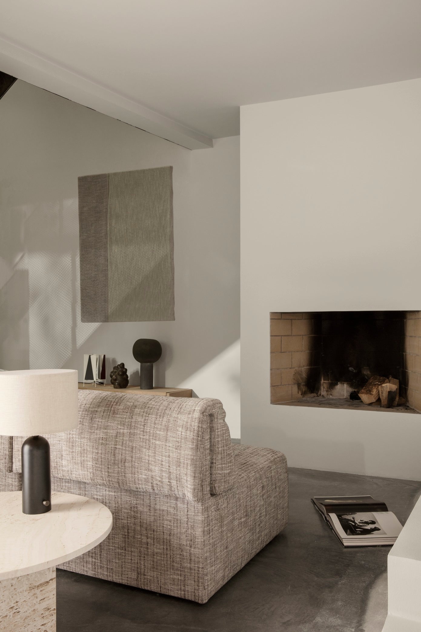 GRAVITY table lamp white with marble