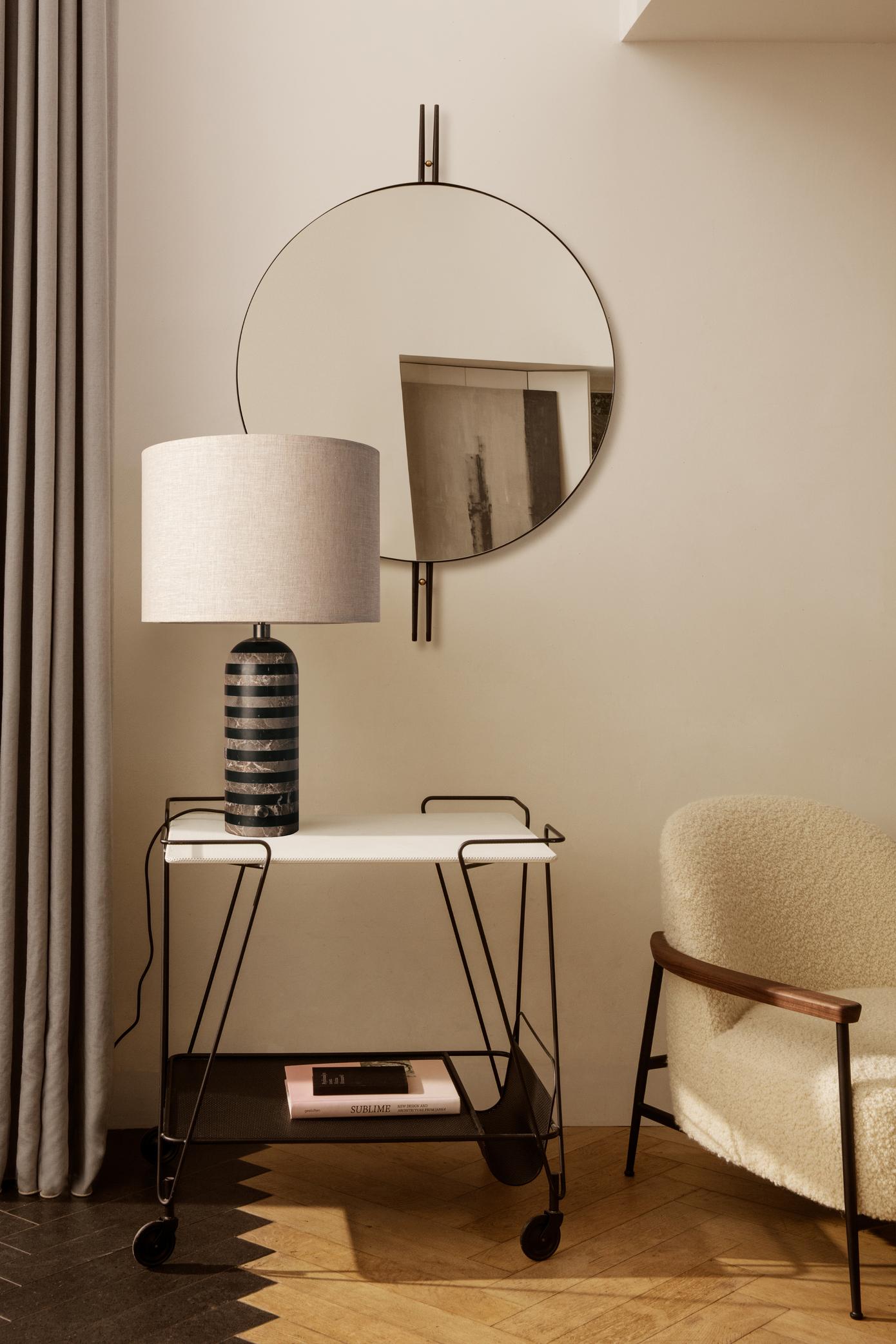 GRAVITY black table lamp