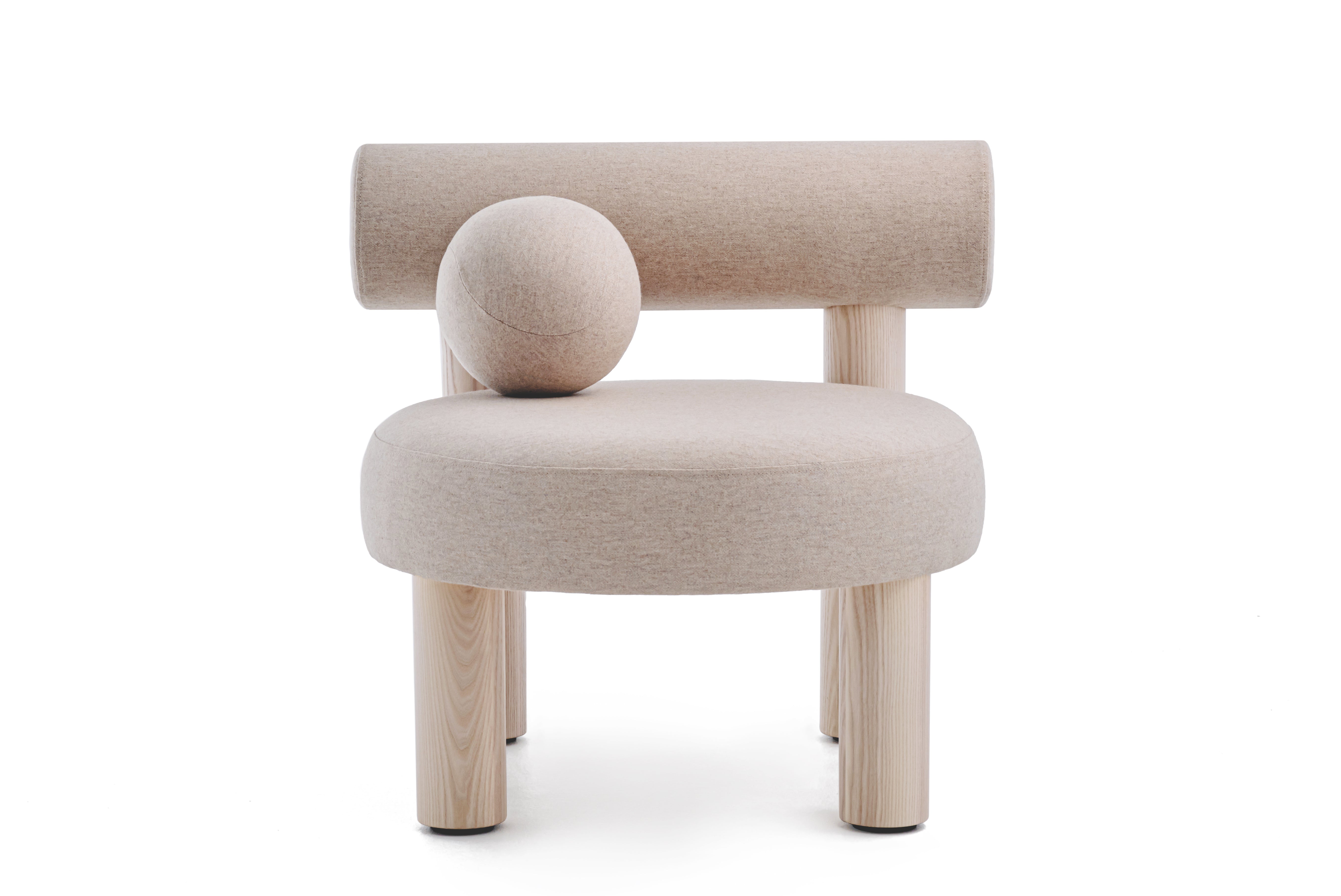 GROPIUS CS2 upholstered armchair with wooden base