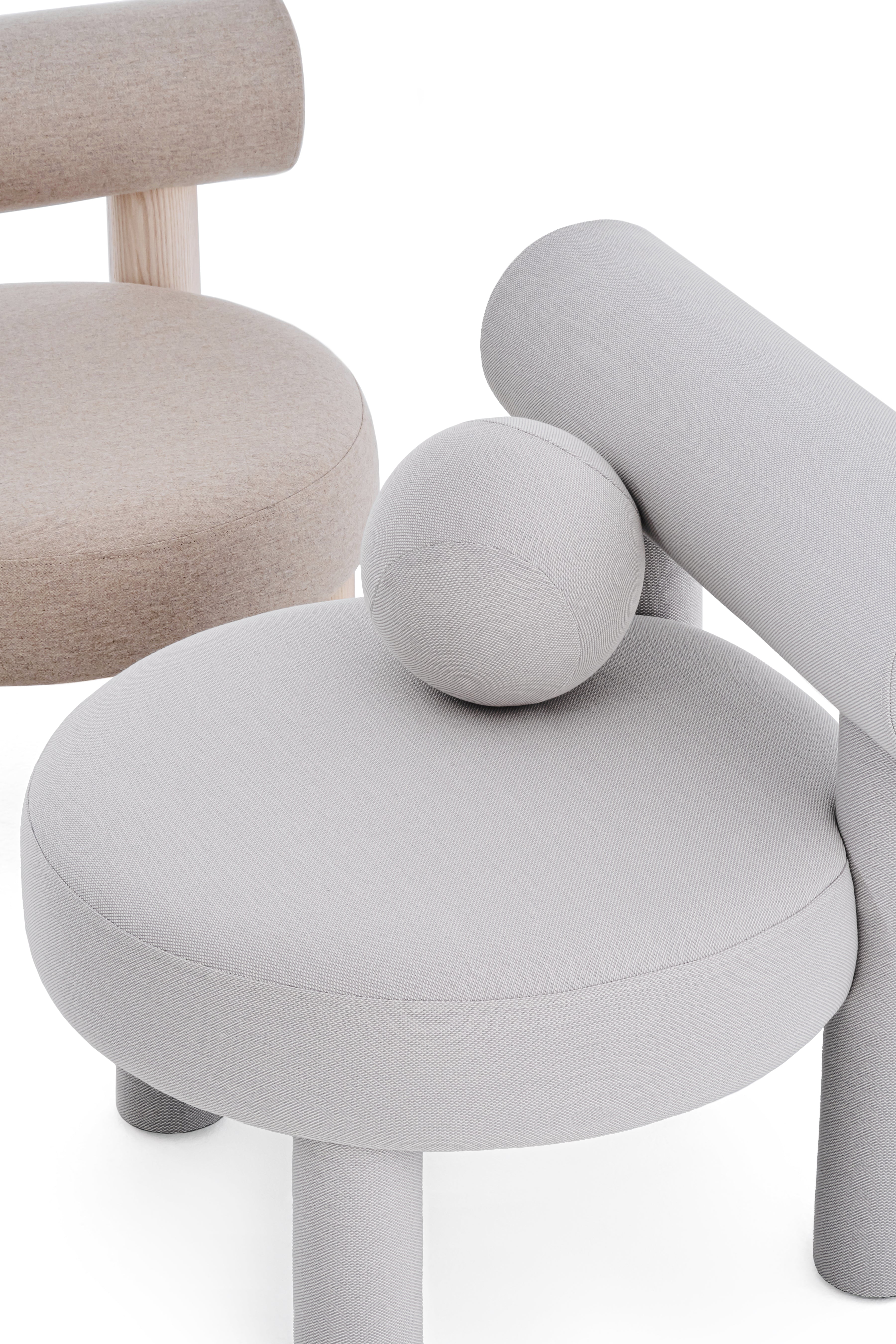 GROPIUS CS2 upholstered armchair with wooden base