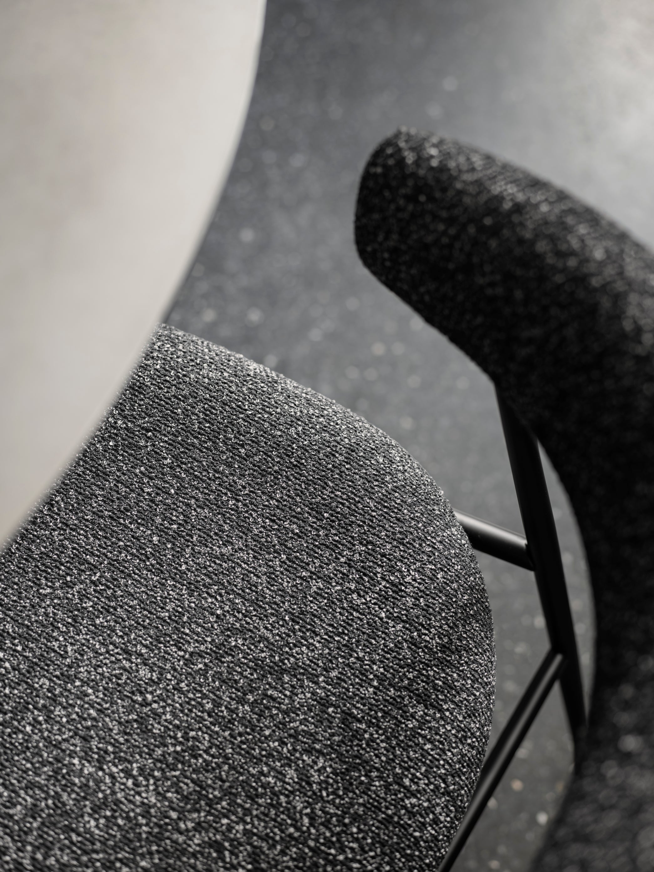 VIOLIN upholstered chair with black base