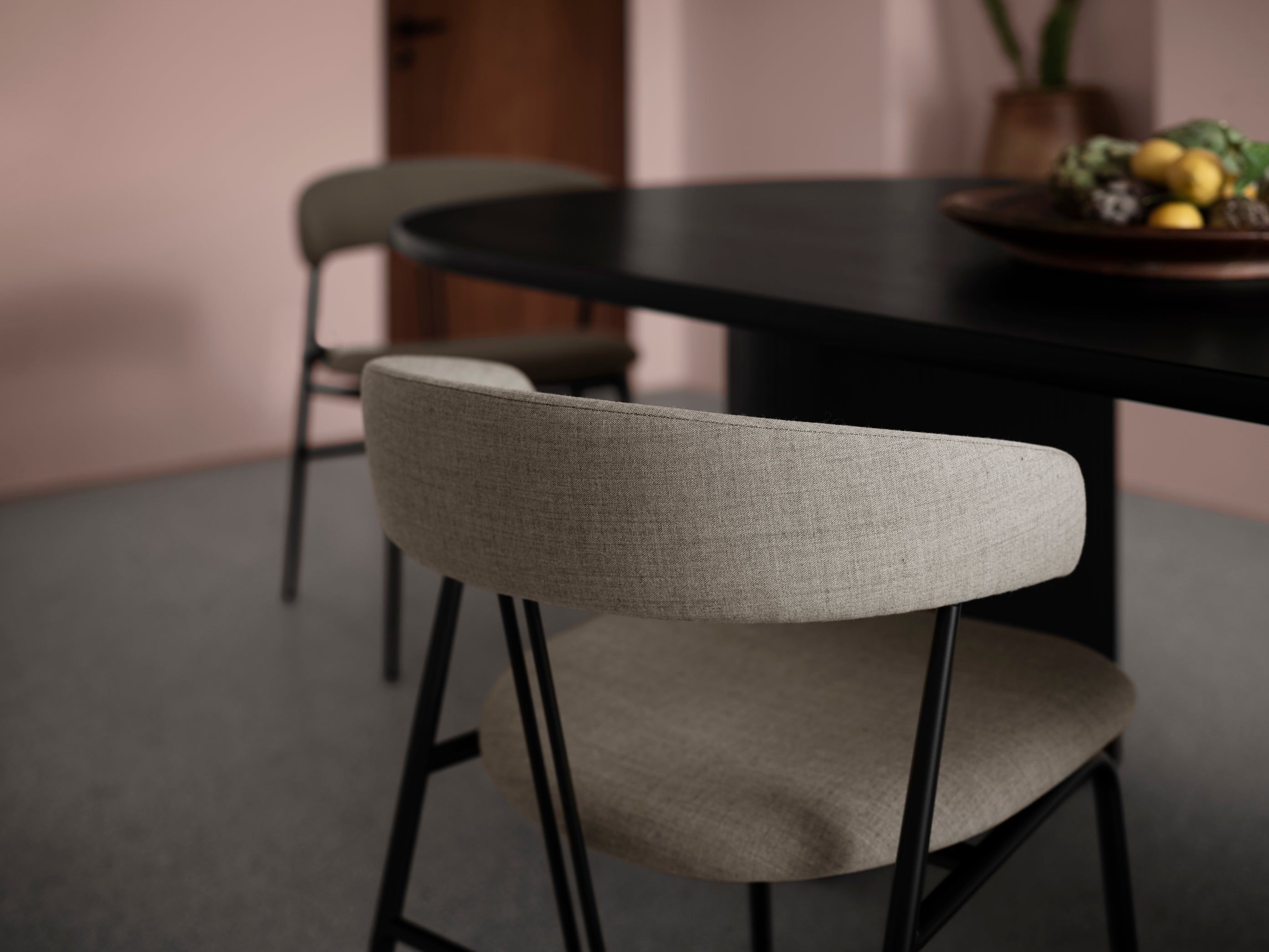 VIOLIN upholstered chair with black base