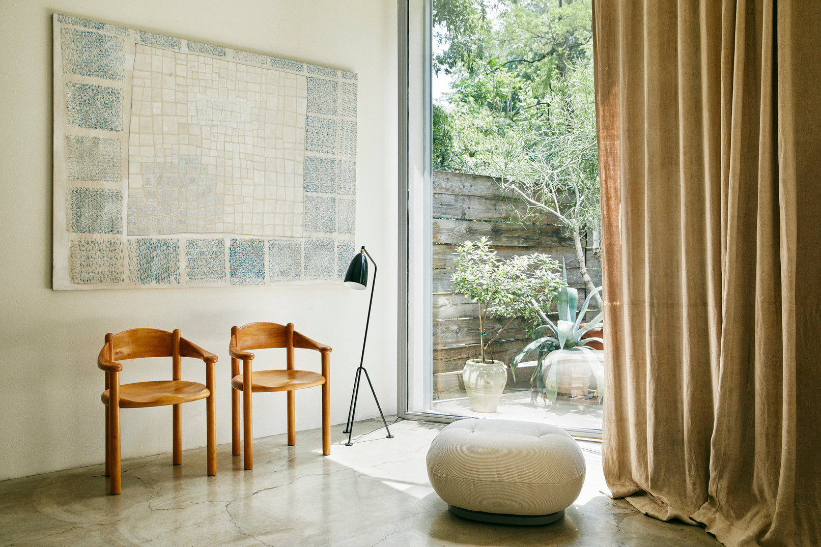 Venkovní puf PACHA čalouněný se zlatou základnou