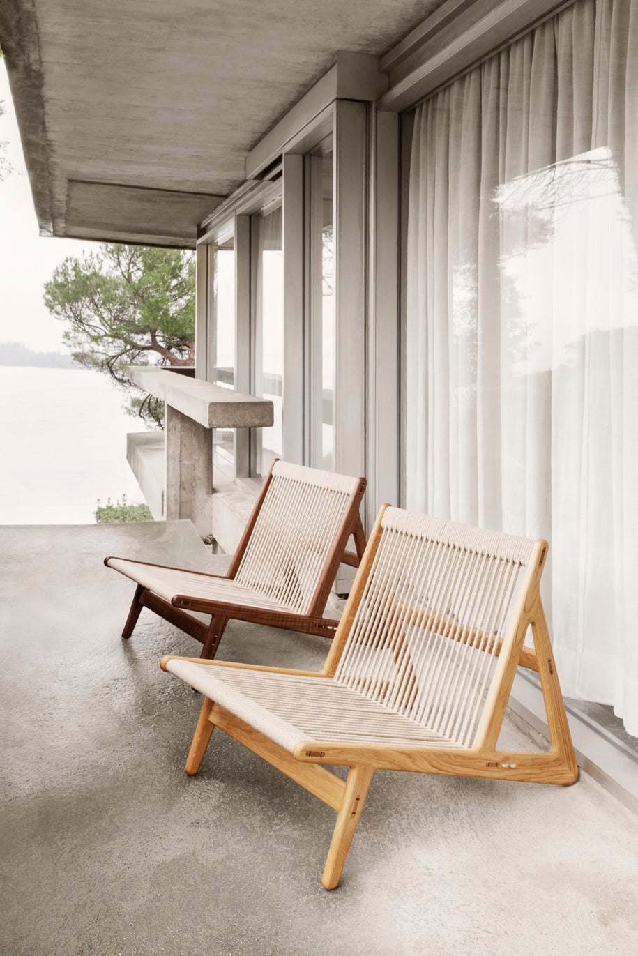 MR01 armchair in oak wood and linen