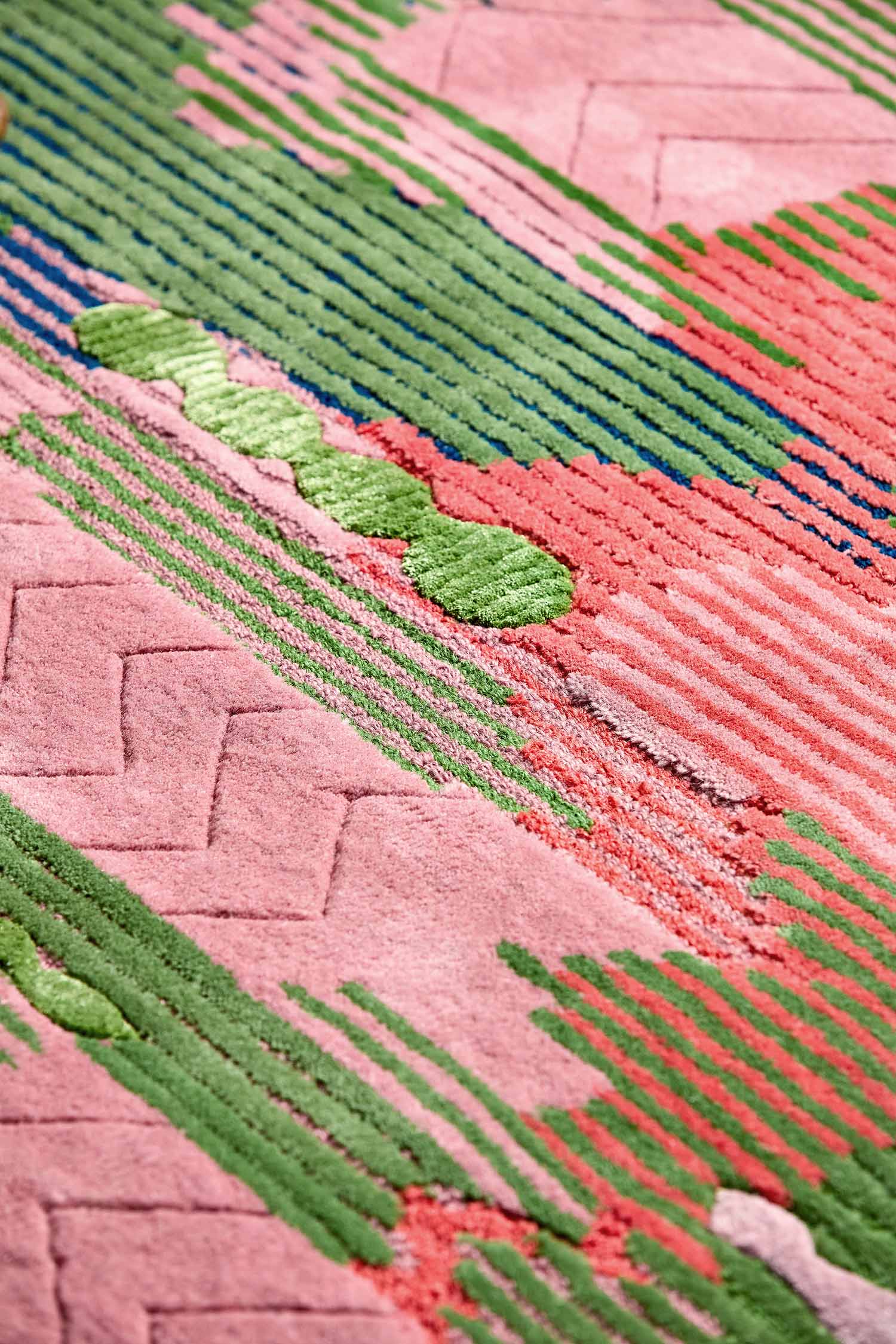 Wilderness peridot emerald rug green and pink