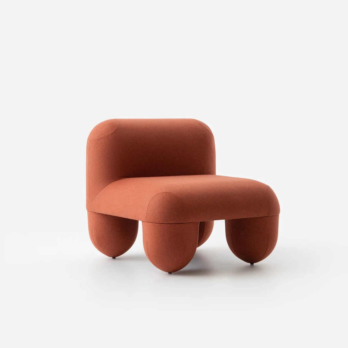 Fotel HELLO LOW tapicerowany do salonu – styl minimalistyczny
