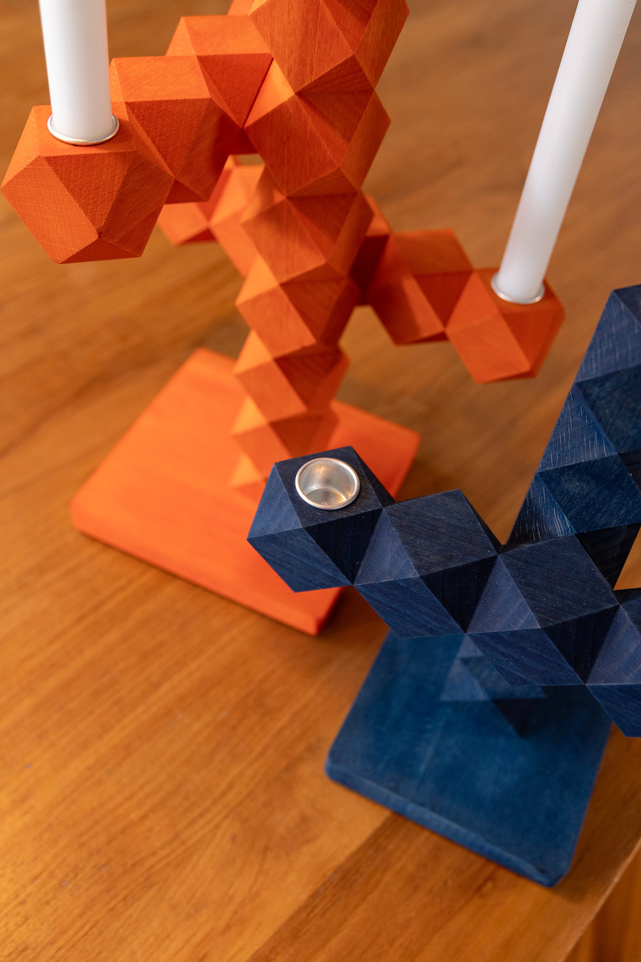 Svícen CLEAN CUT modrý