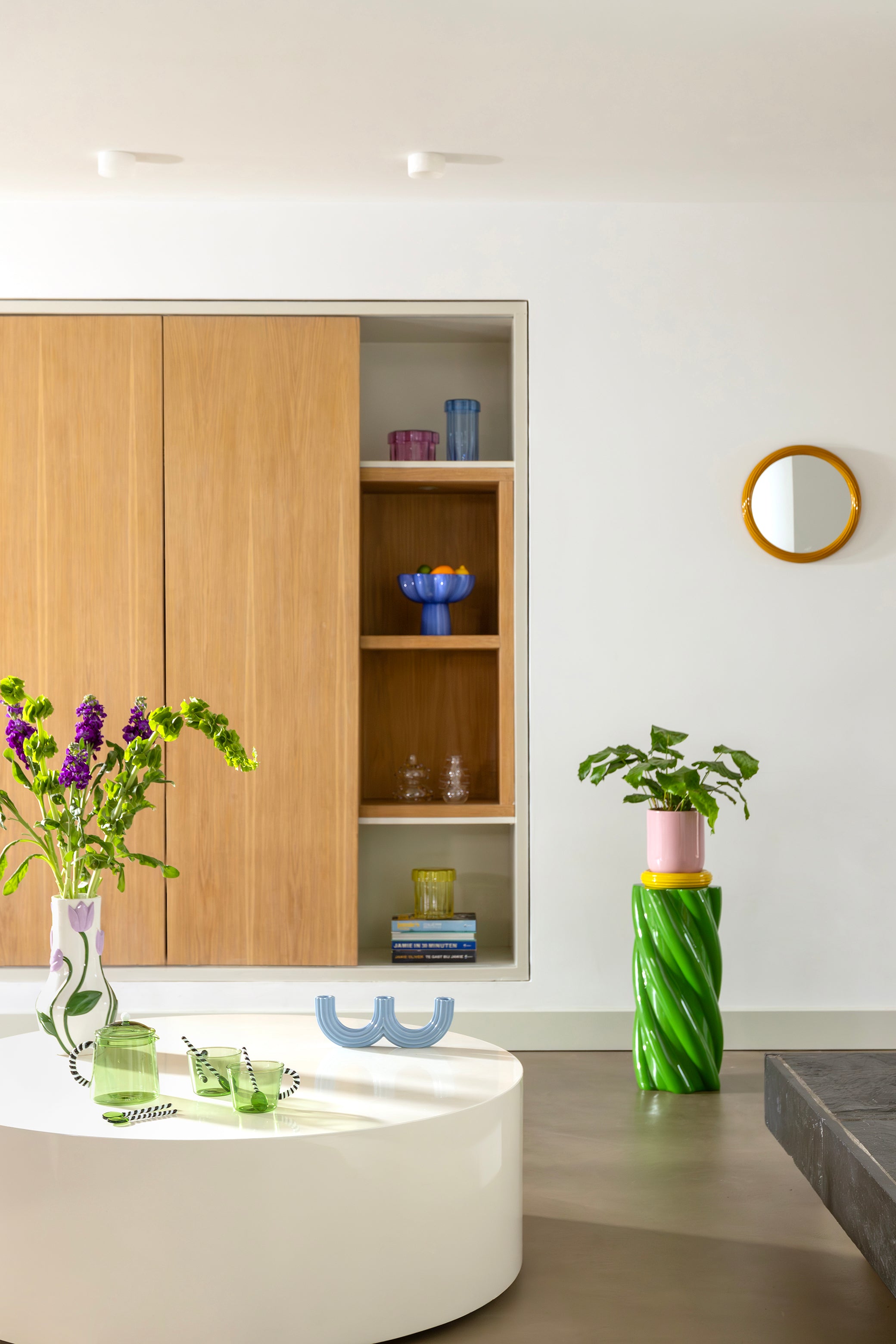 Green DUET Glass Jug with Black and White Handle