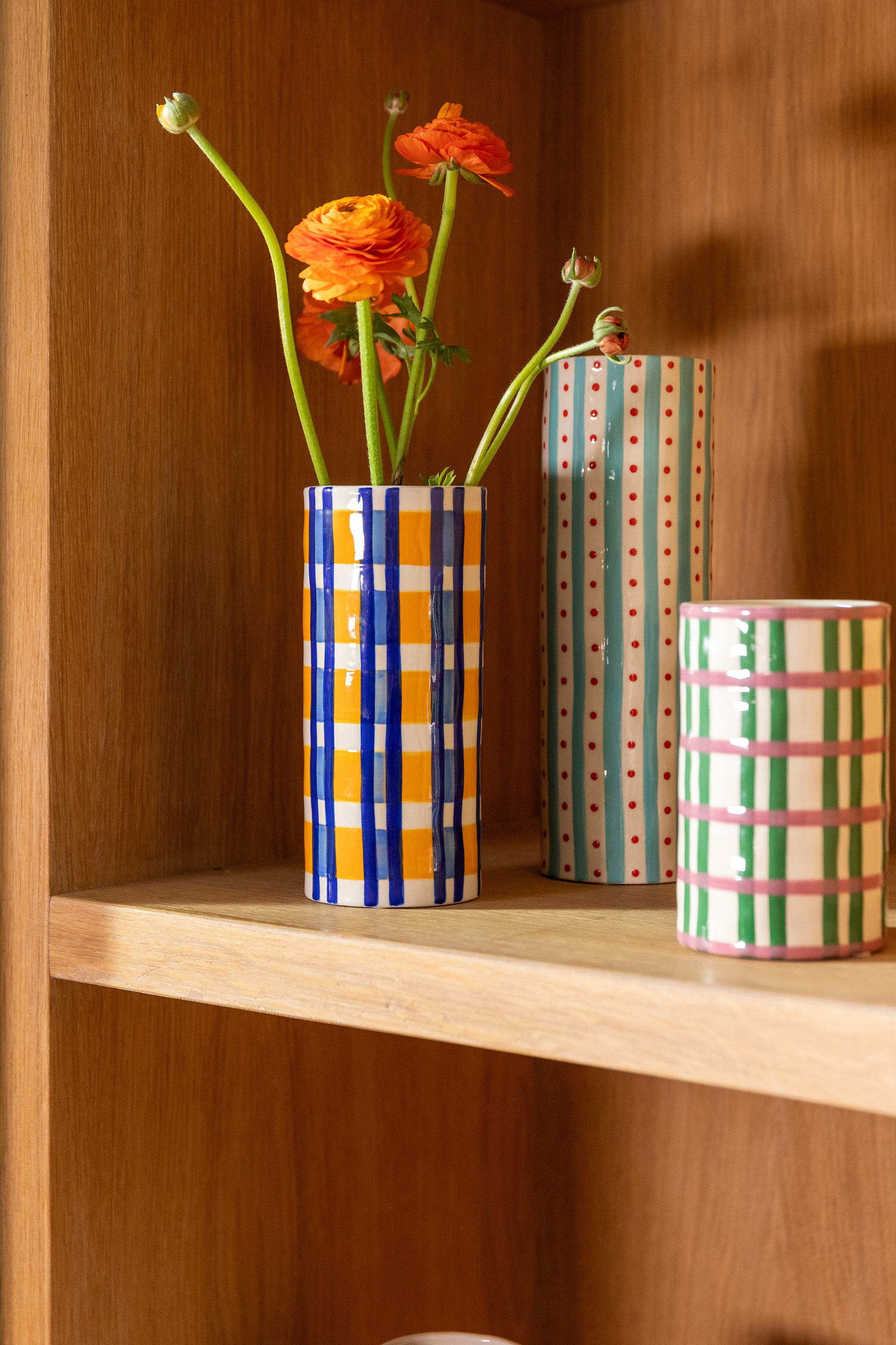 CLASH DOT vase white with blue and red