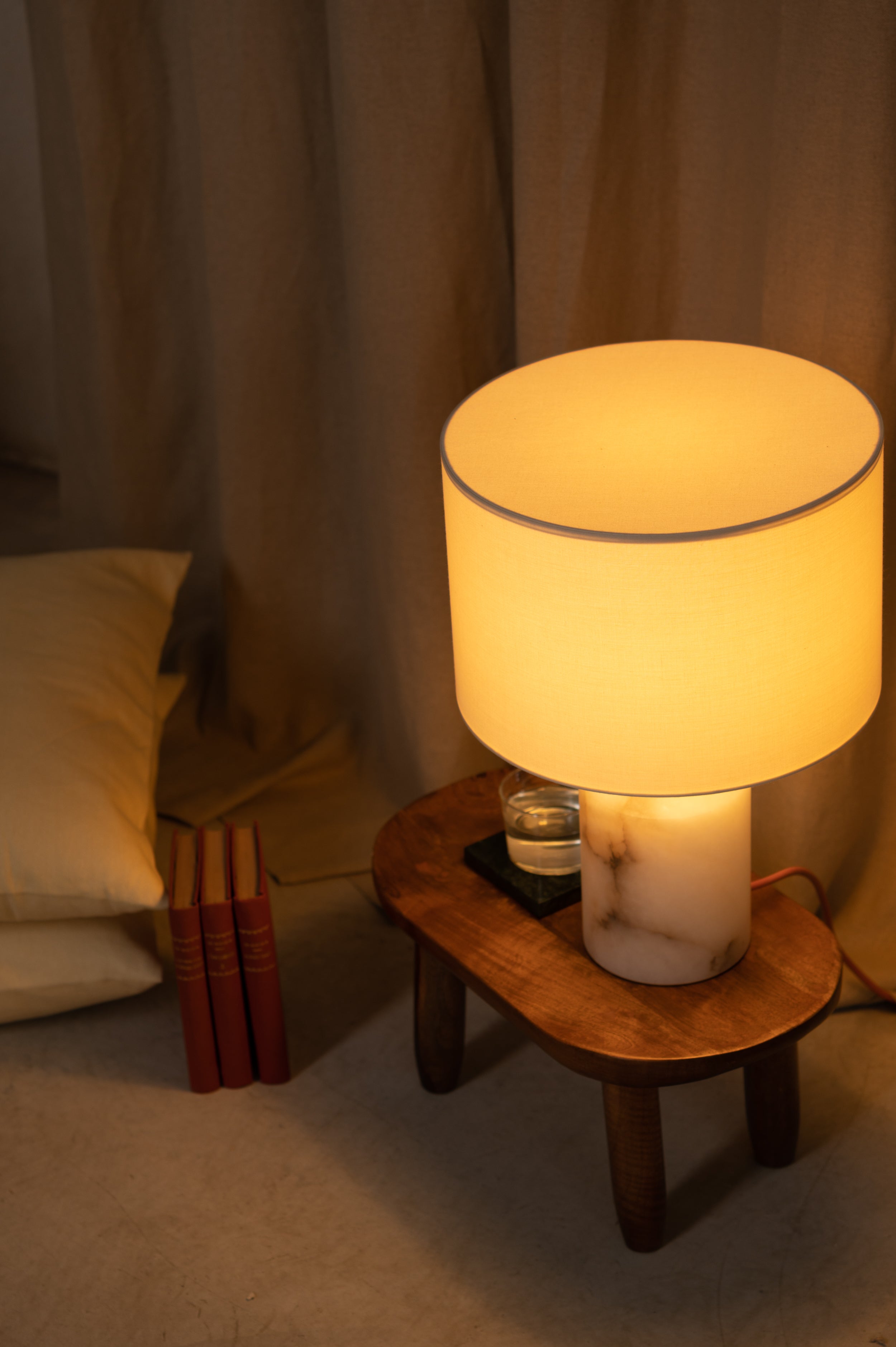 Stolní lampa JOSEF bílý alabastr