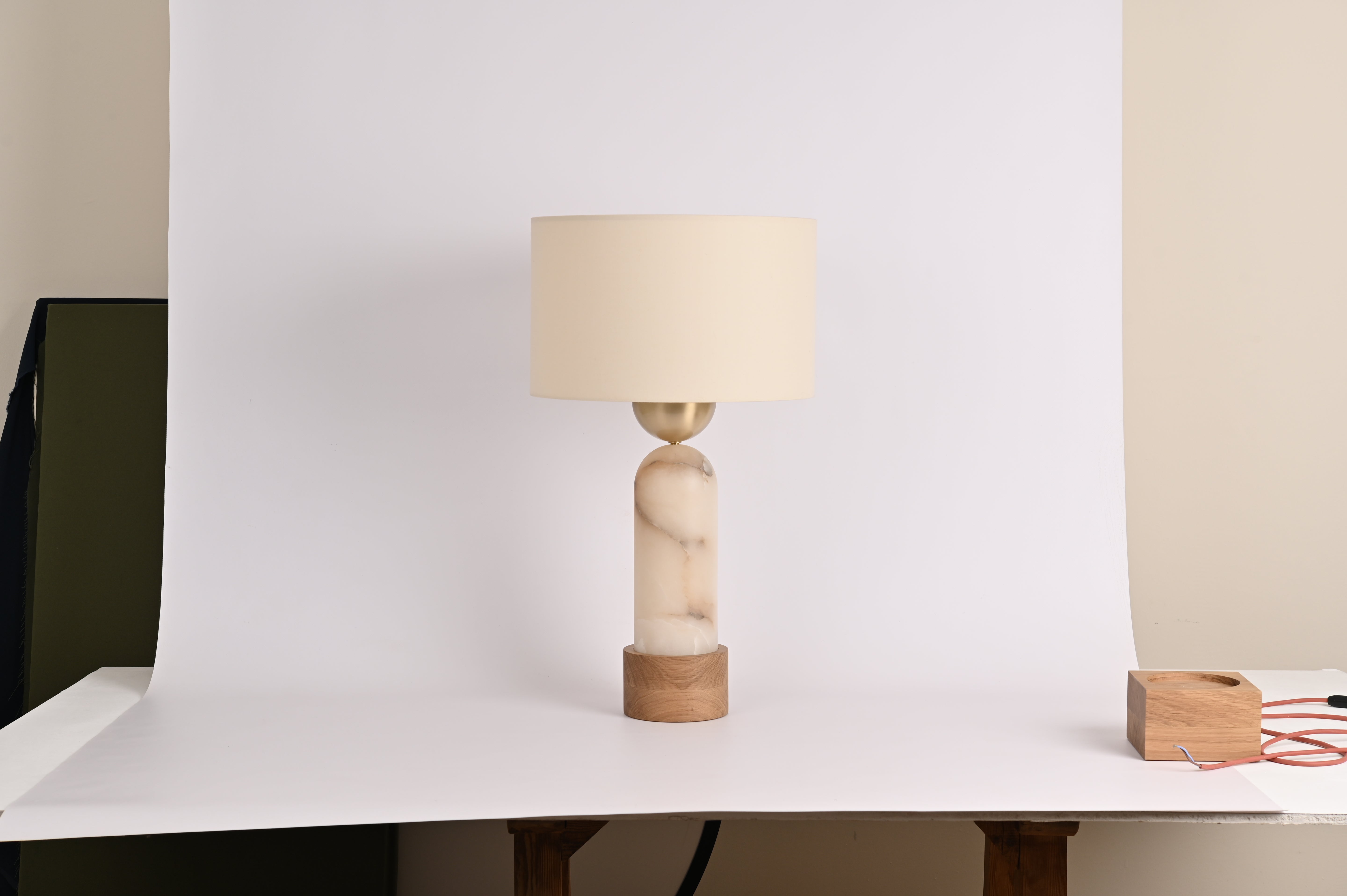 Stolní lampa PEONA KELO bílý alabastr