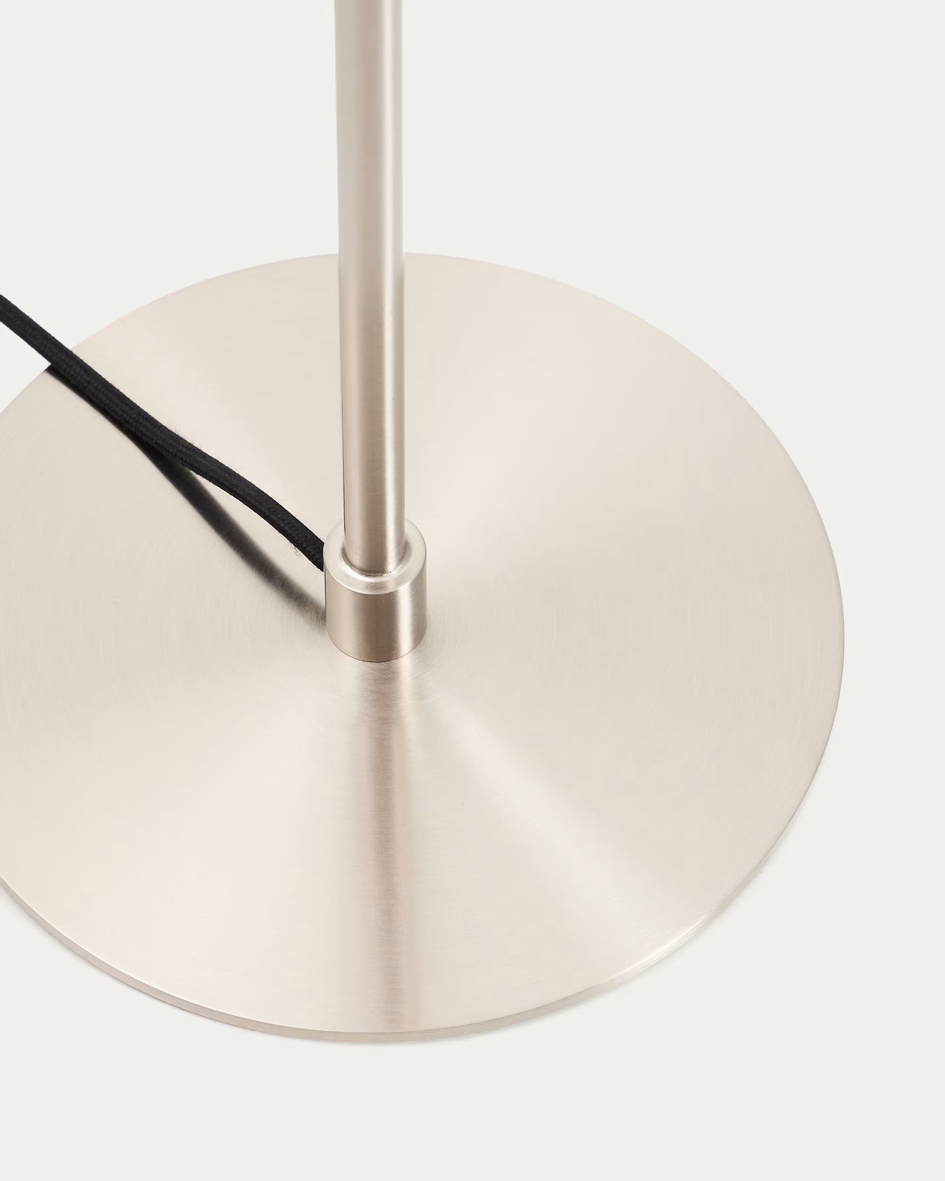 Stojací lampa NUVIRA stříbrná