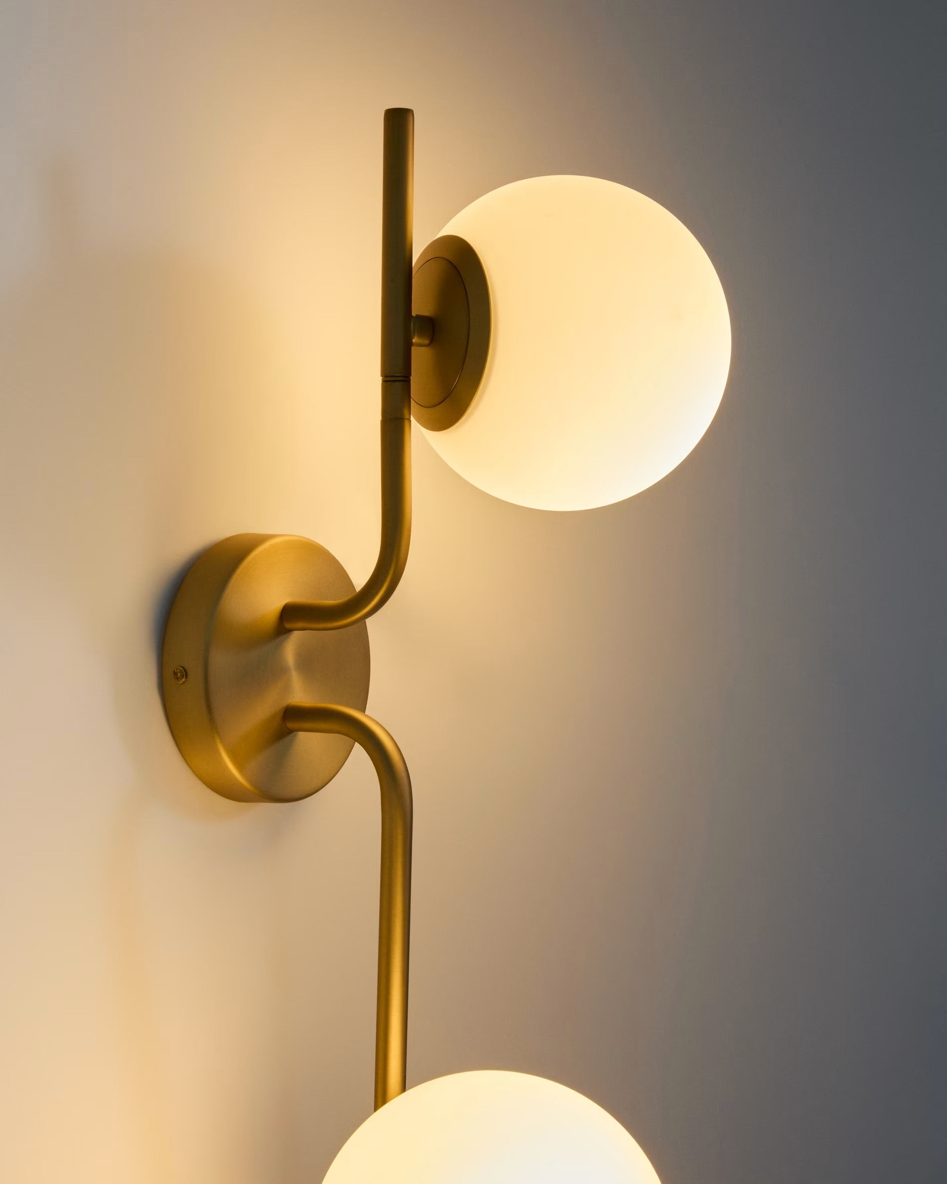 Nástěnná lampa dvoubodová BRISIA kartáčovaný mosaz