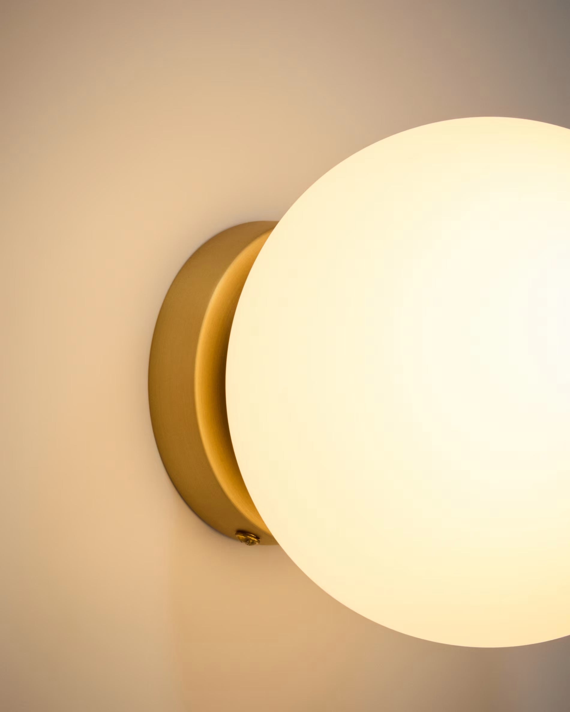 Nástěnná lampa BRISIA kartáčovaný mosaz
