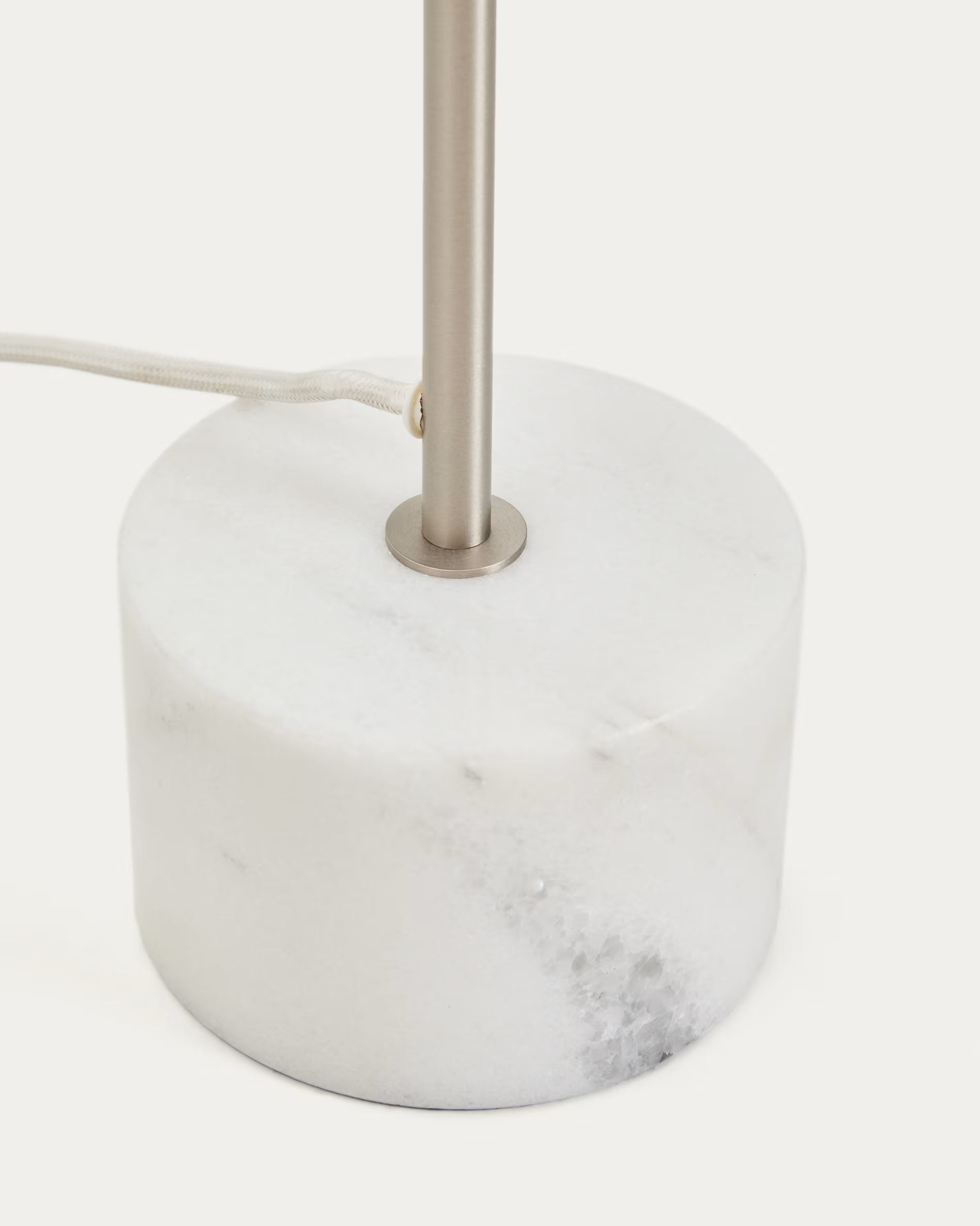 Stojací lampa LYNOR stříbrná s bílým mramorovým podstavcem