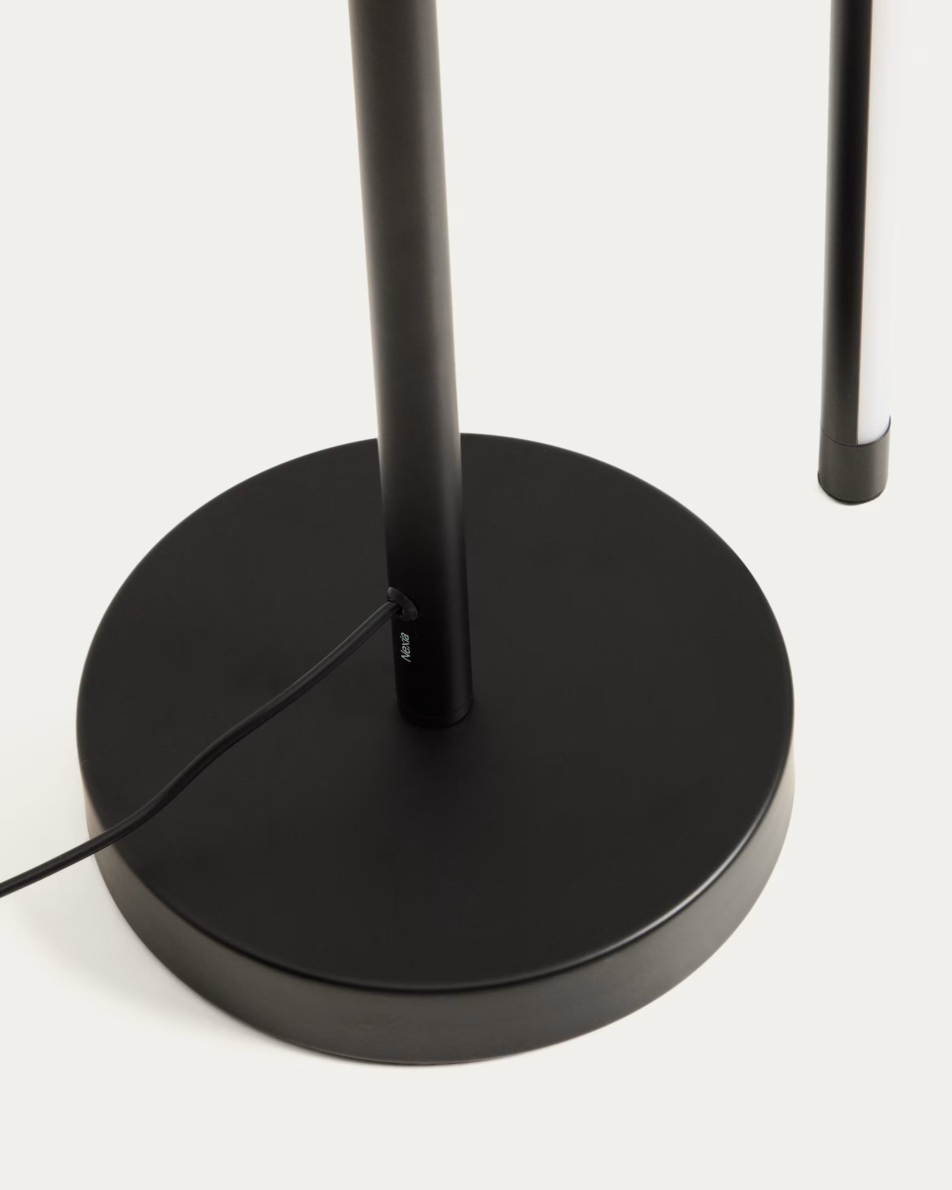 Stojací lampa BOW černá