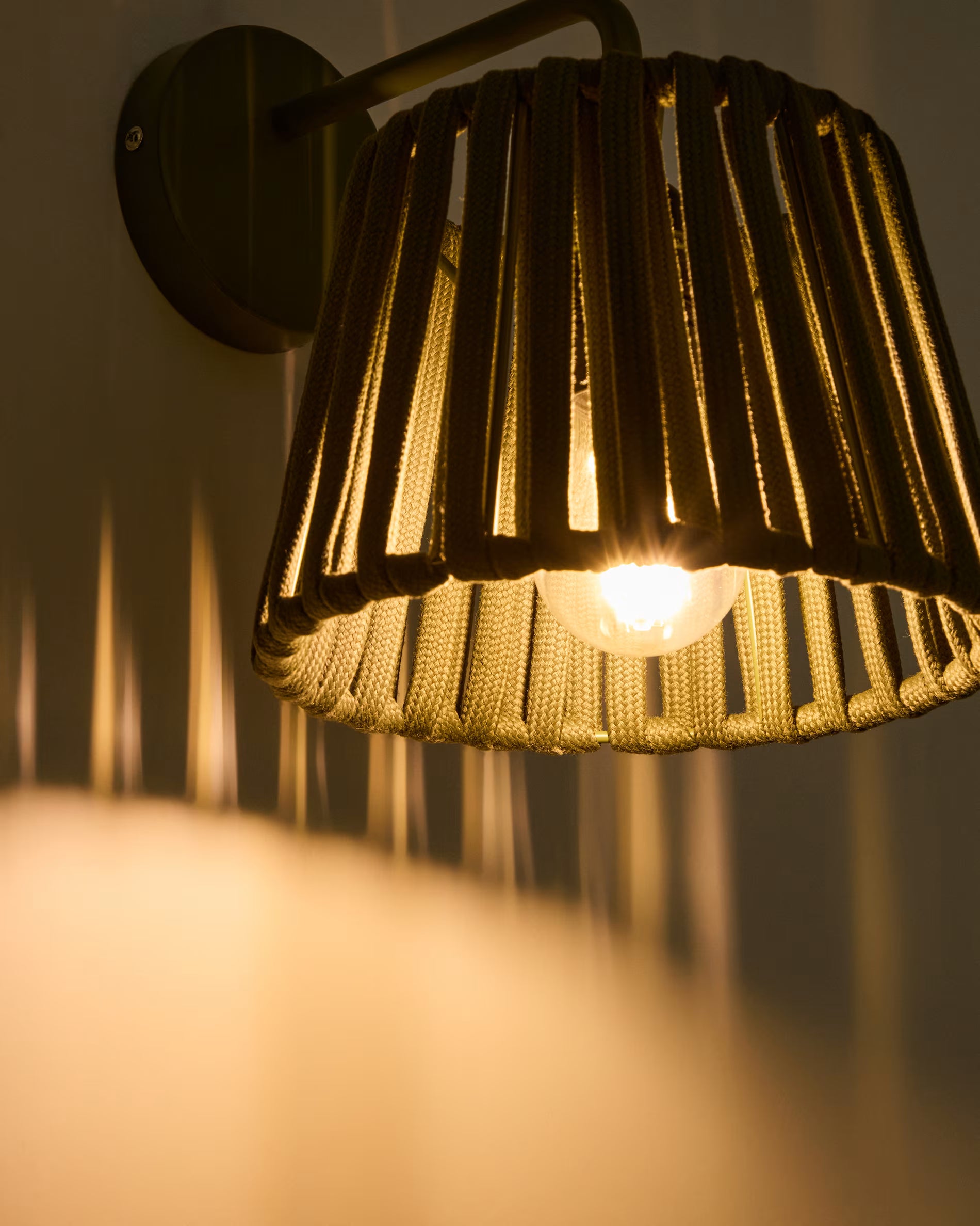 Zelená solární nástěnná zahradní lampa ALDET