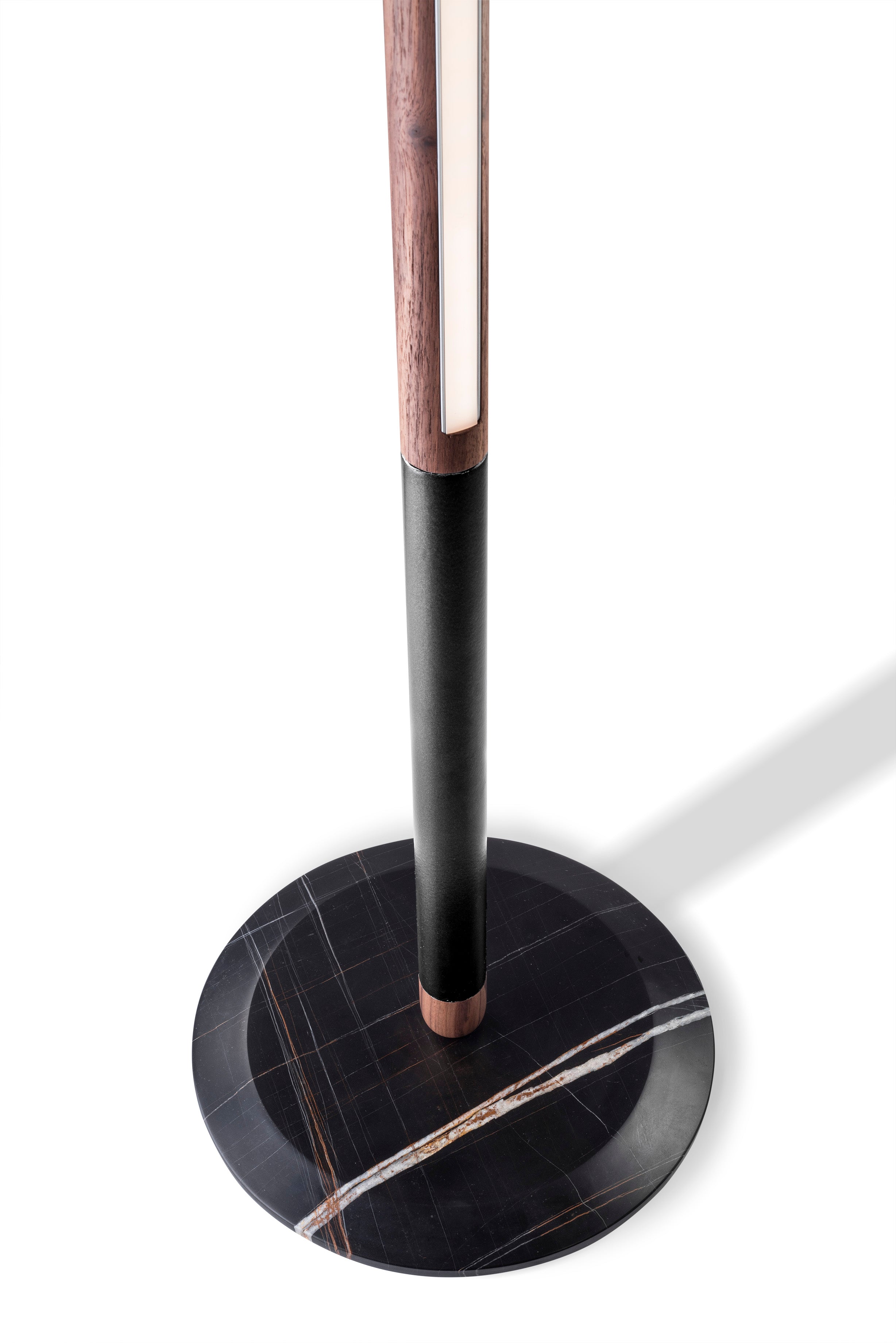 Podlahová lampa LINEA UNO ořechové dřevo s grafitovým povrchem a mramorovým podstavcem