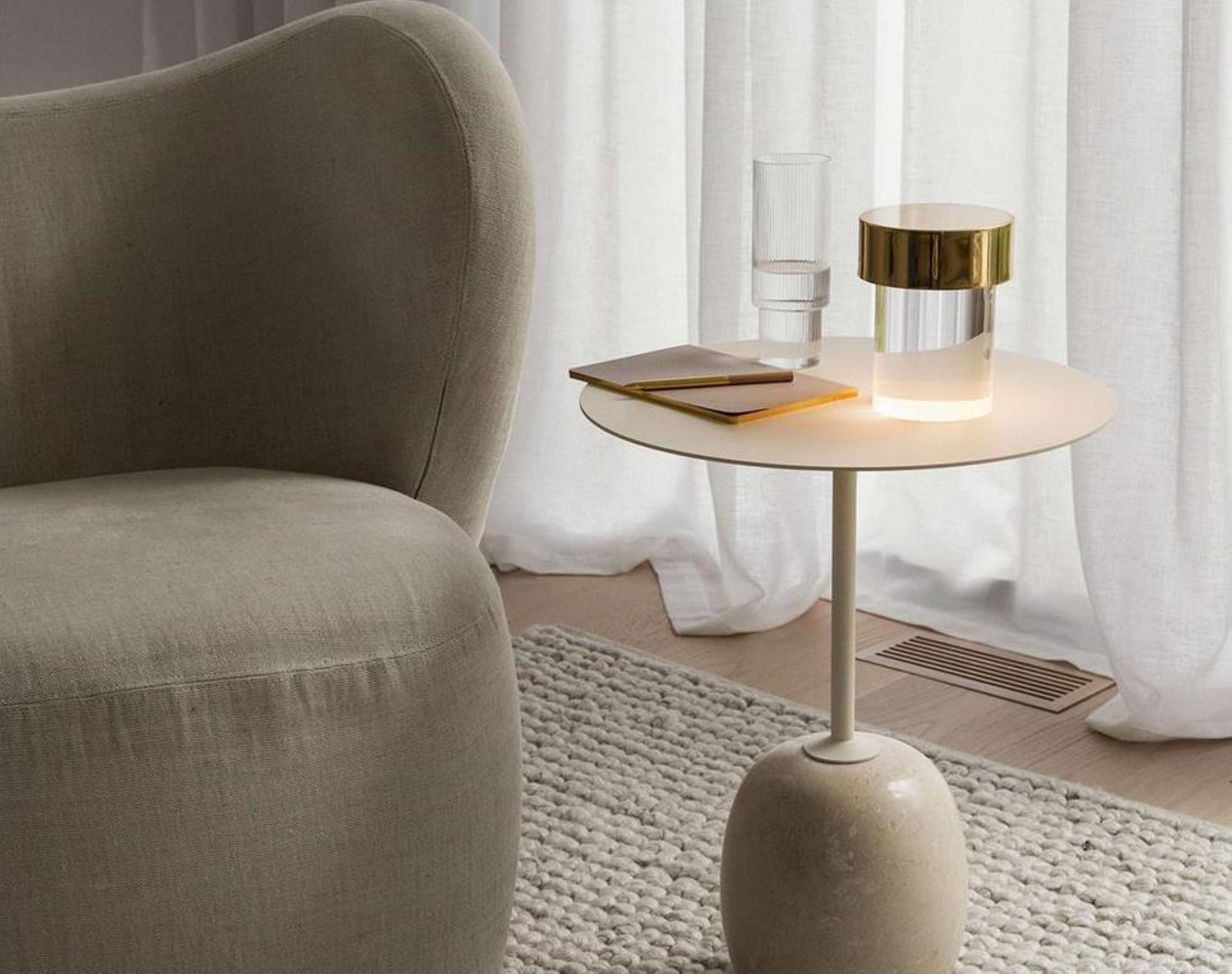 Přenosná lampa LAST ORDER FLUTED mosazná