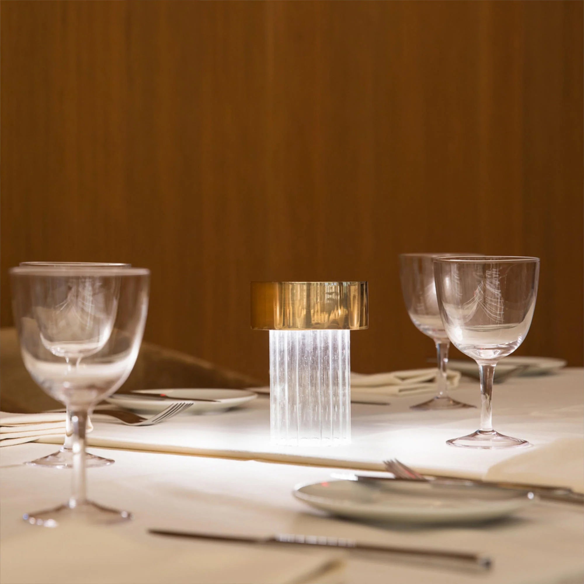 Přenosná lampa LAST ORDER FLUTED mosazná