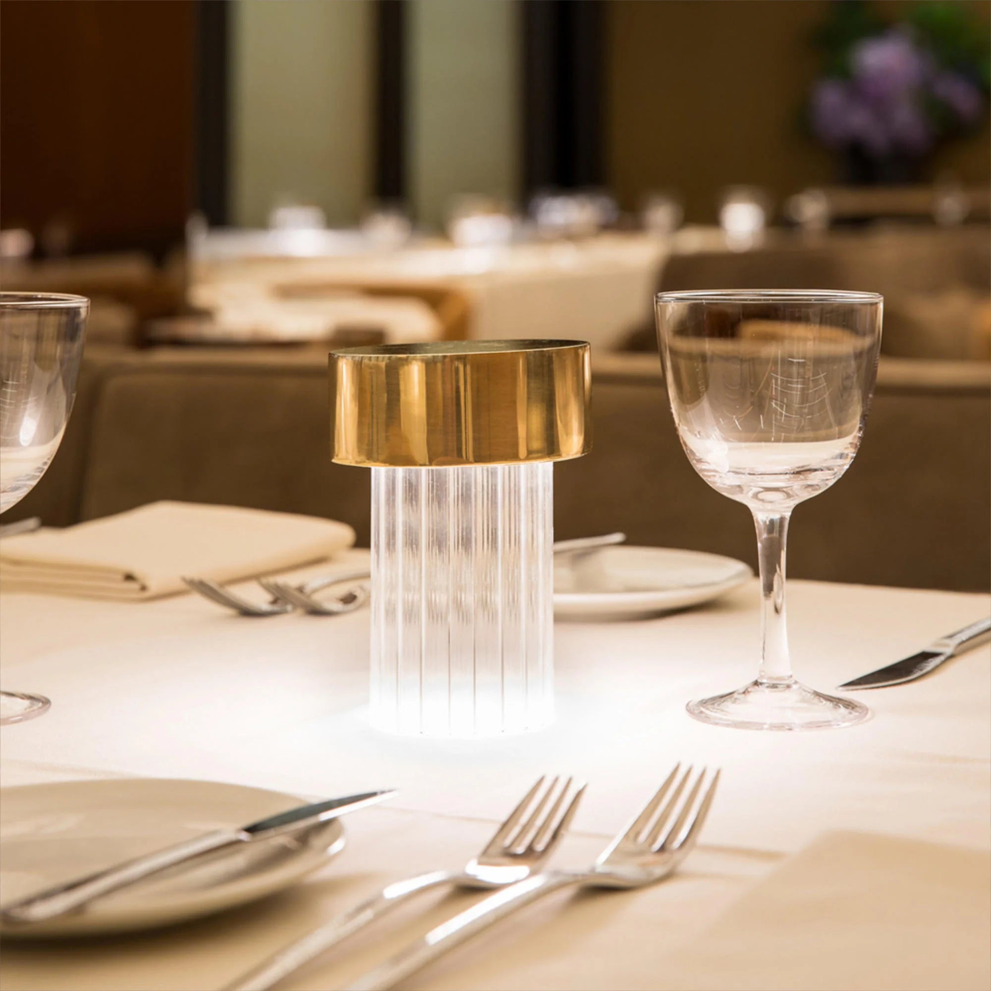 Přenosná lampa LAST ORDER FLUTED mosazná