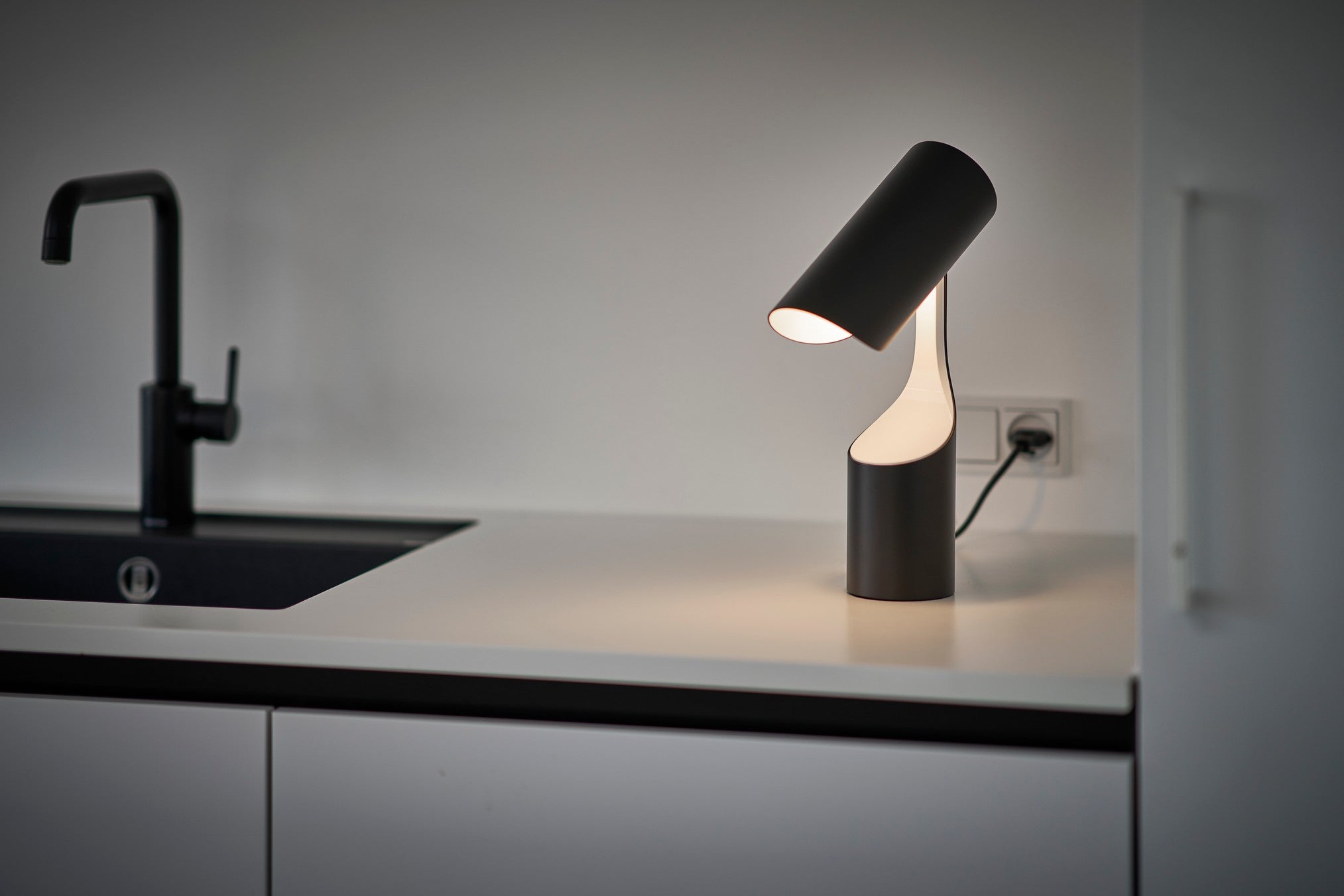 Stolní lampa MODEL 353 MUTATIO černá