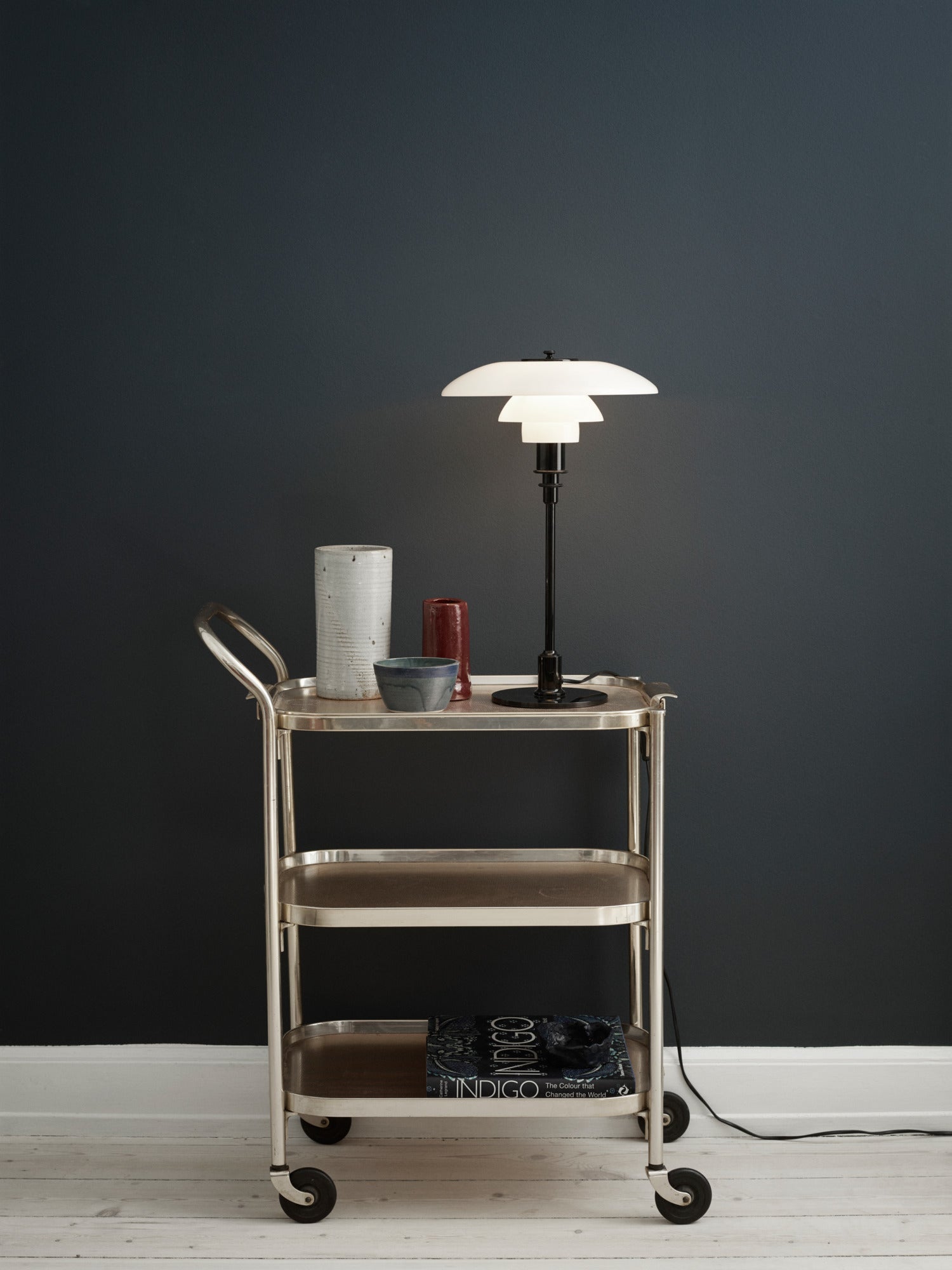 Stolní lampa PH 3/2 bílá s černým podstavcem