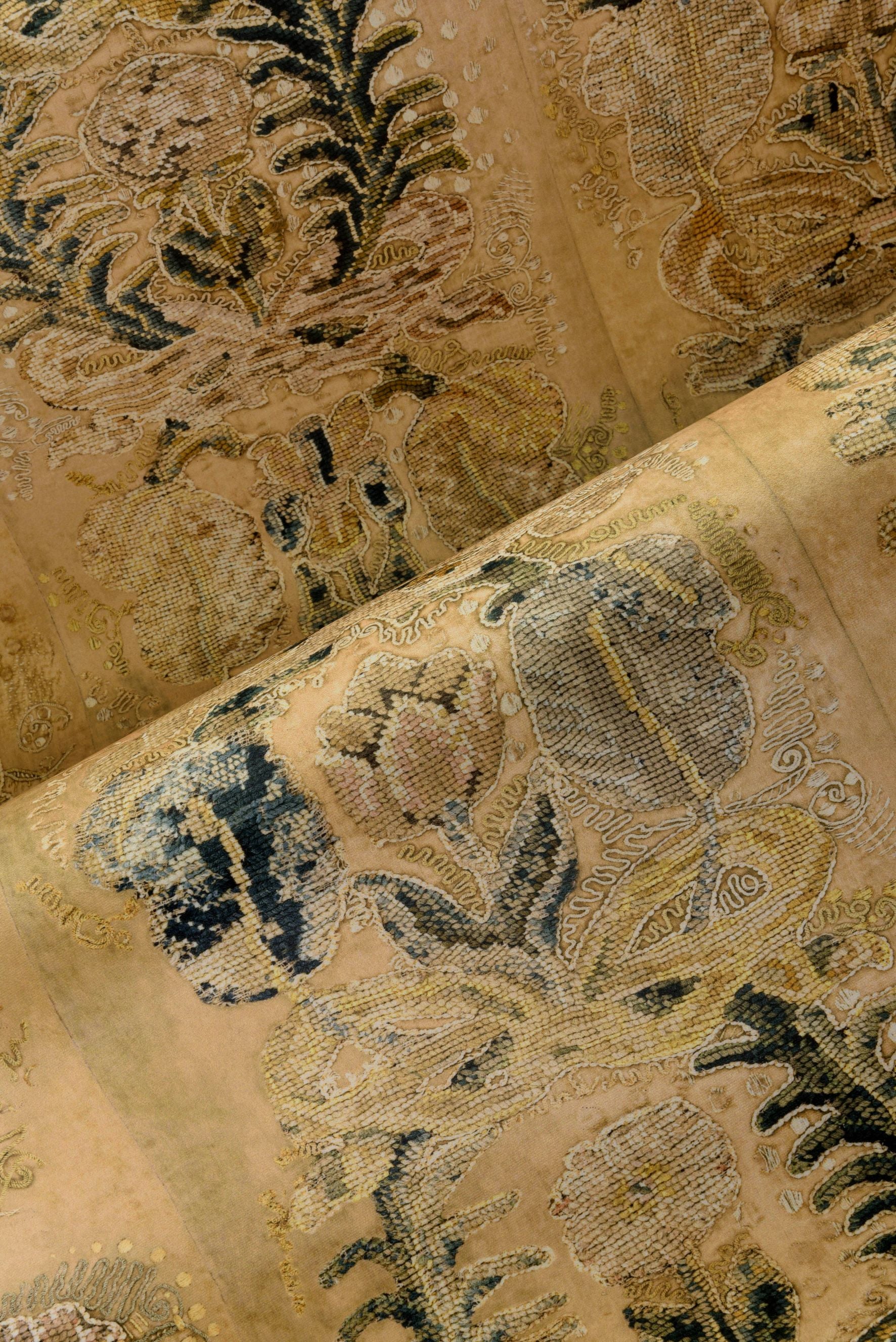 Textile wallpaper with a plant motif ORNAMENT beige