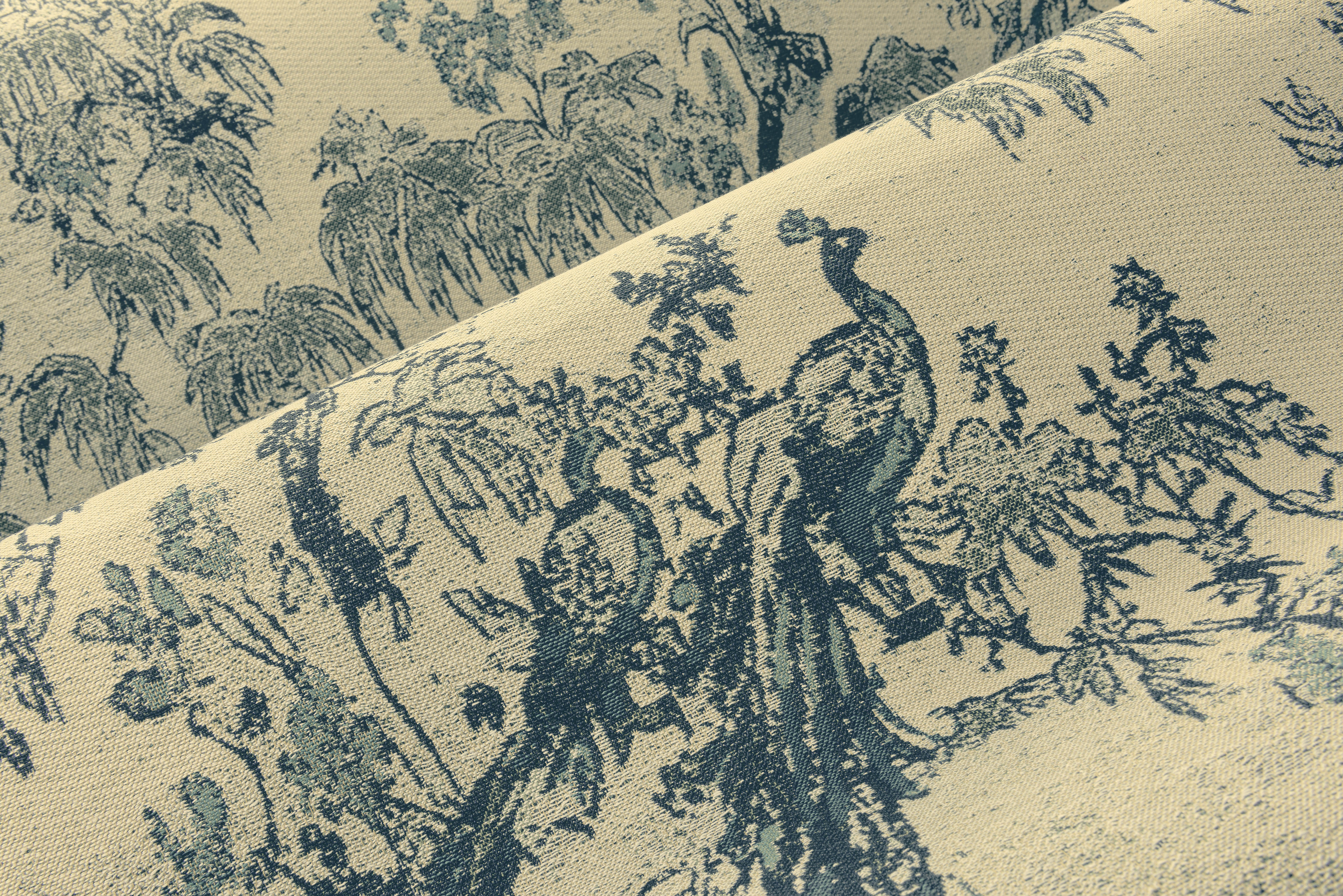 Textilní tapeta s rostlinným motivem RAMAGE modrá s béžovou