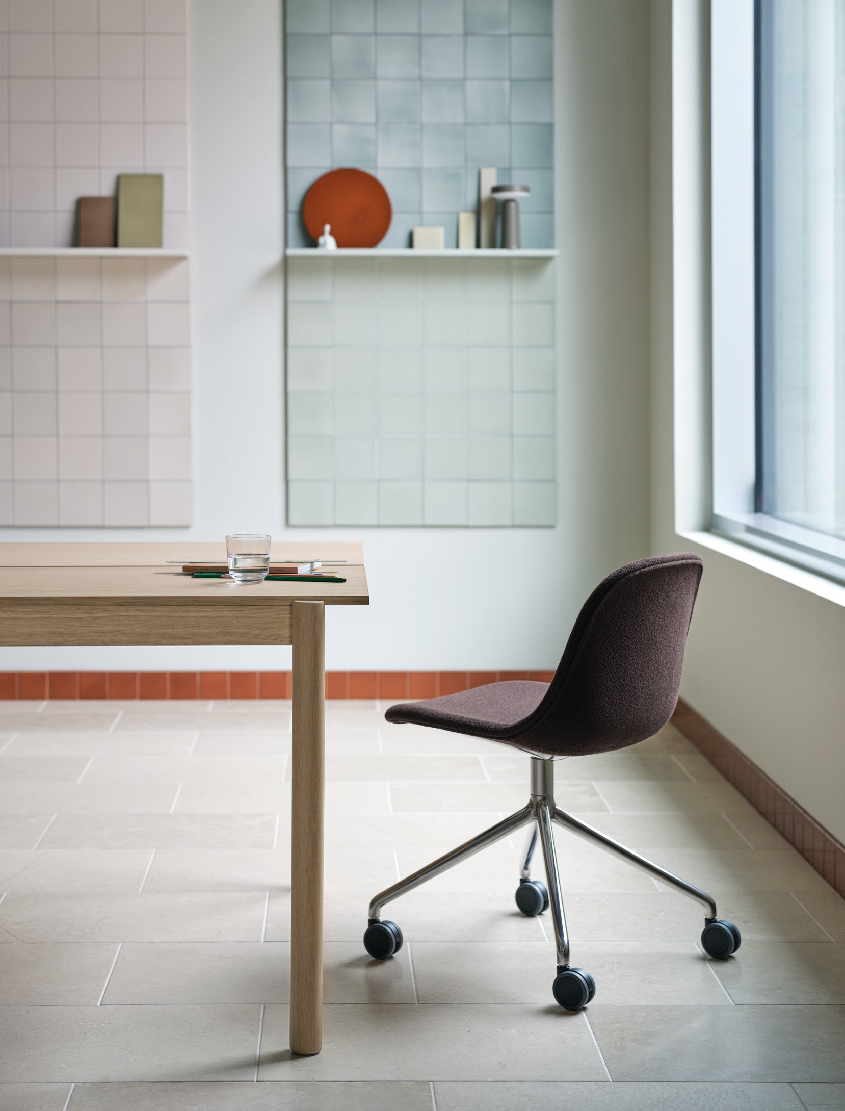 Přenosná venkovní lampa EASE taupe