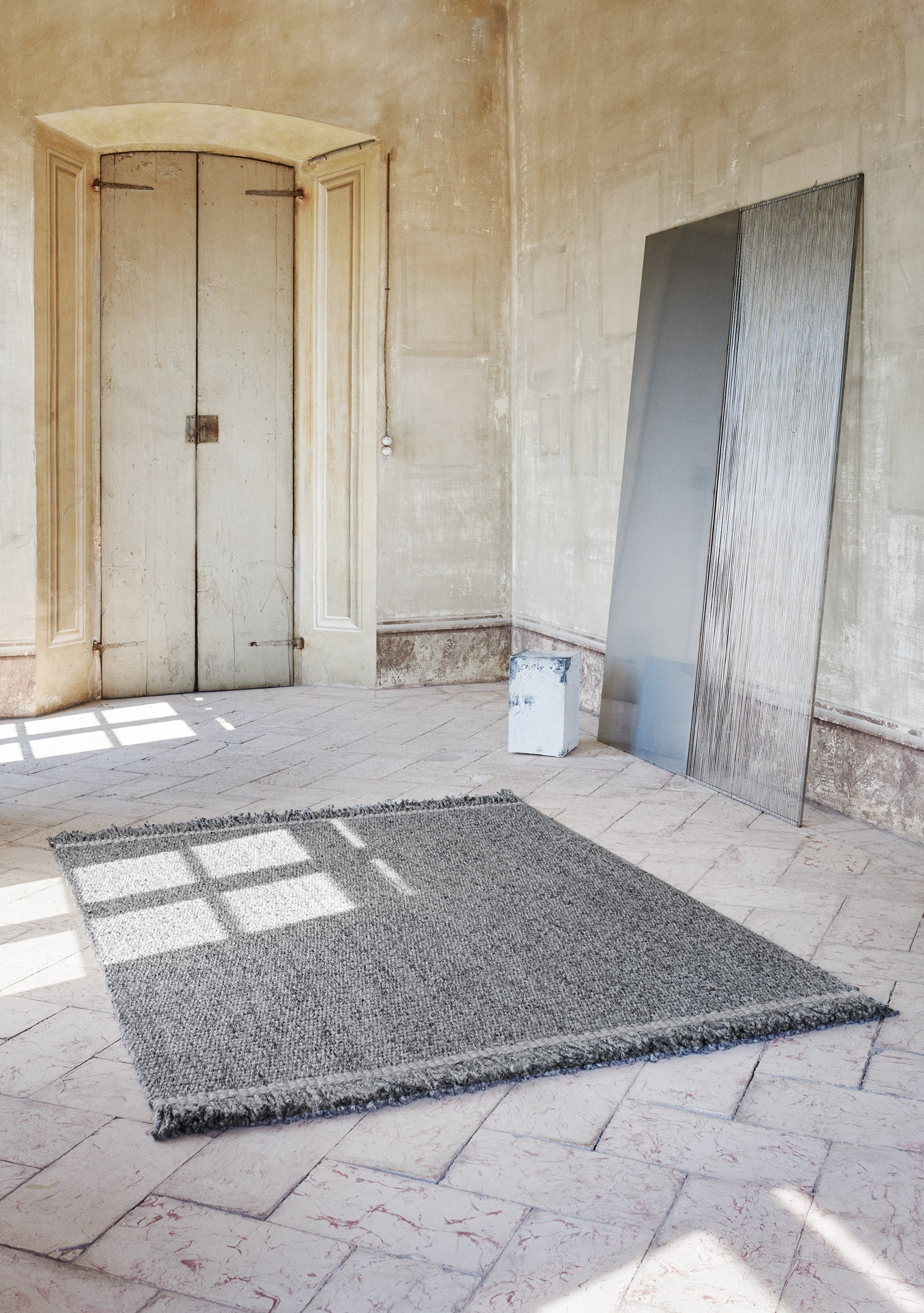 ELMO Gray Rug