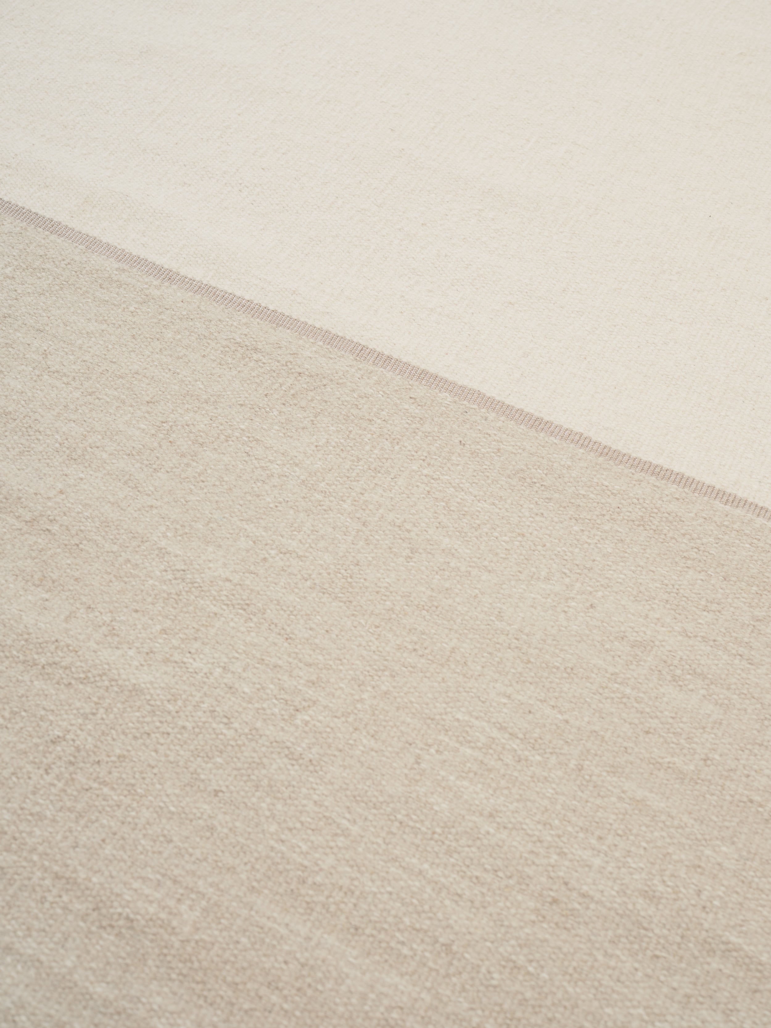 MAGNETIZE round rug beige