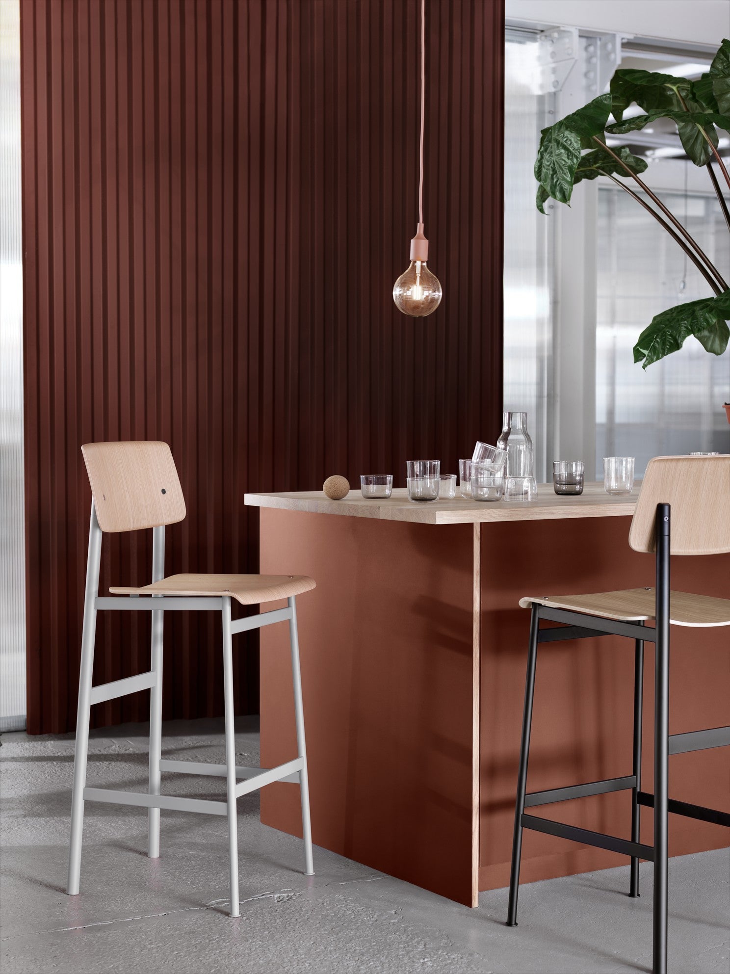 Barová židle LOFT dýha z dubu s špinavě zelenou základnou