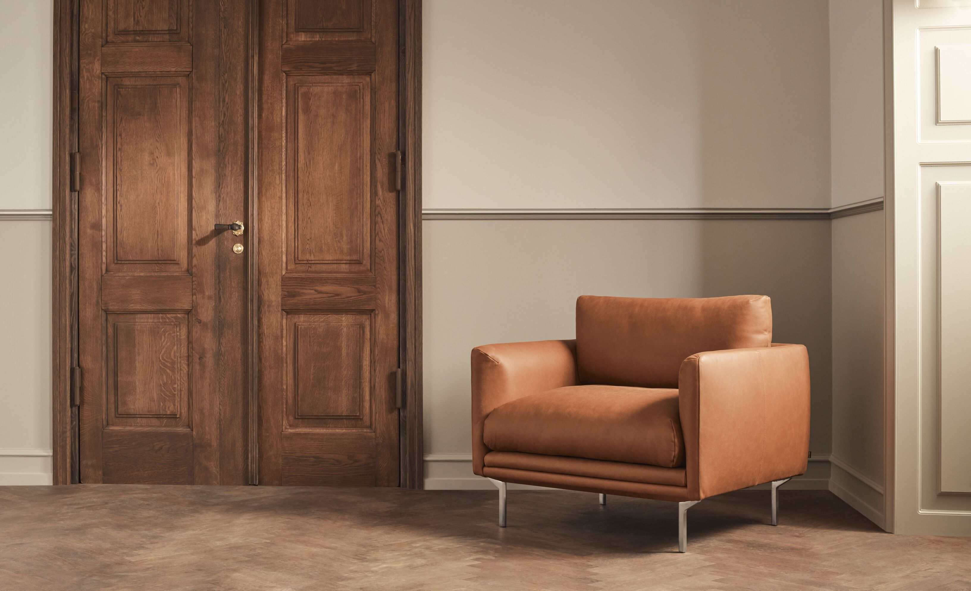 Křeslo LOMI černá ocelová základna