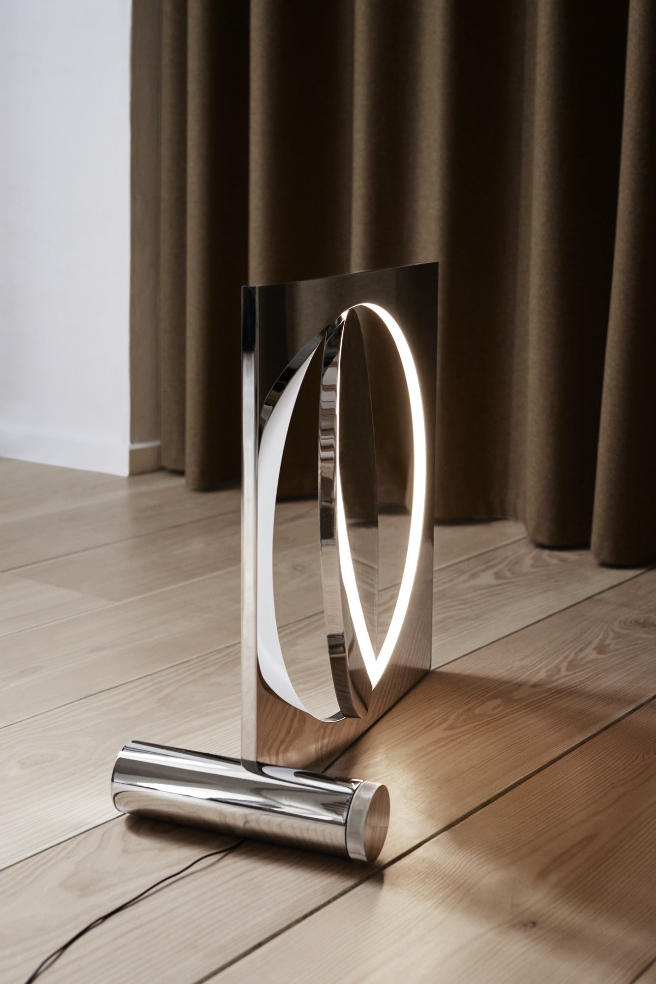 Stojací lampa MOONSETTER chromovaná