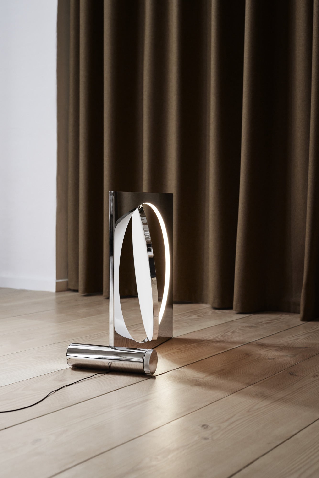 Stojací lampa MOONSETTER chromovaná