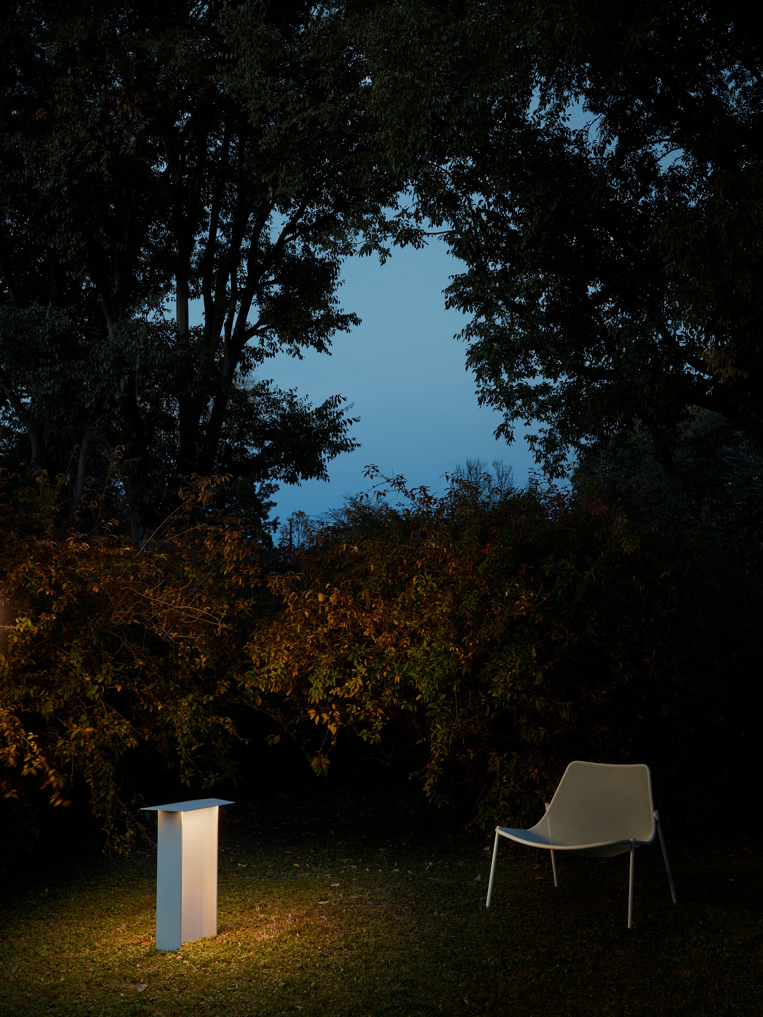 Venkovní stojací lampa FIENILE světle šedá