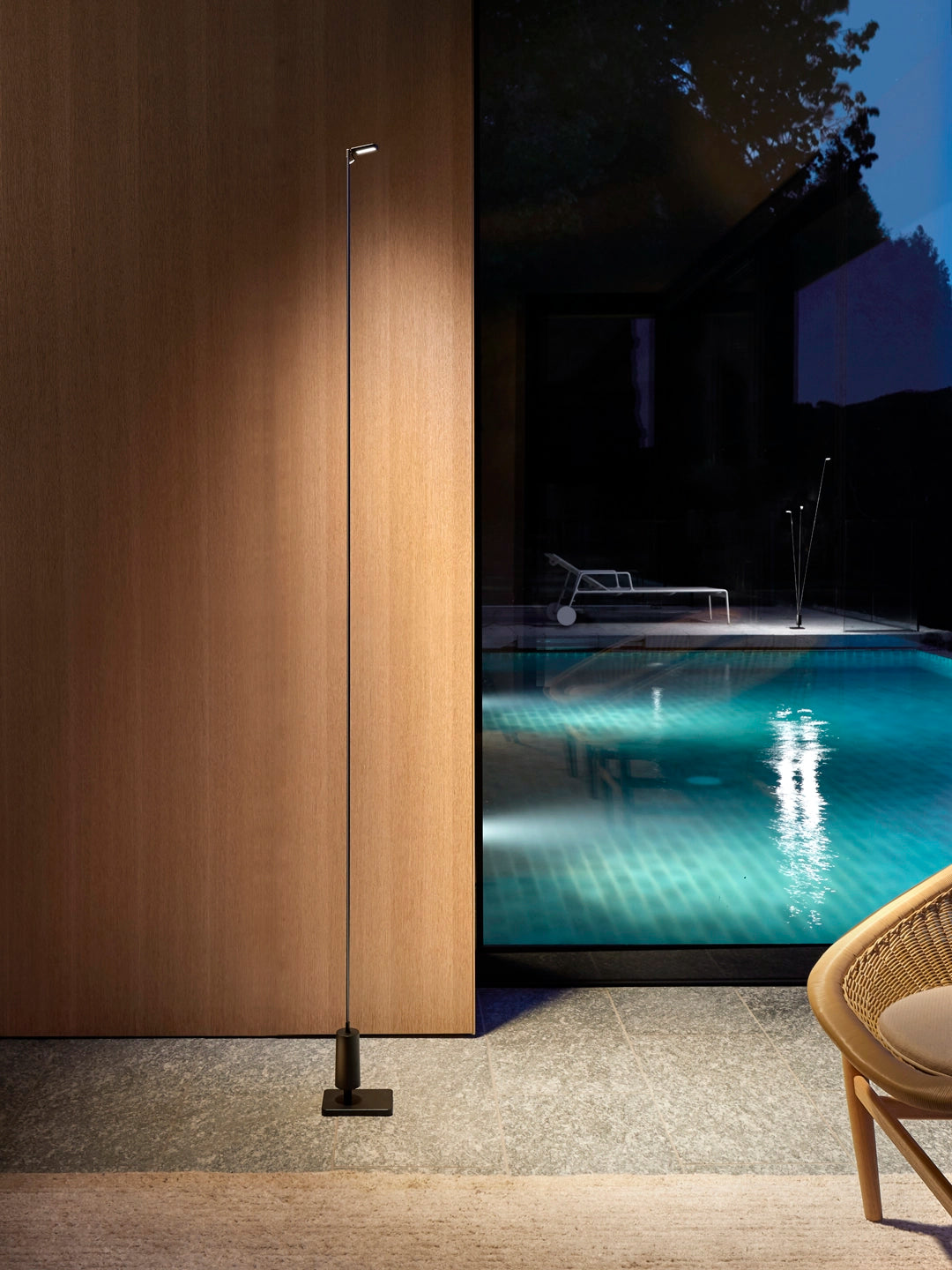 Portable outdoor floor lamp FLIA black