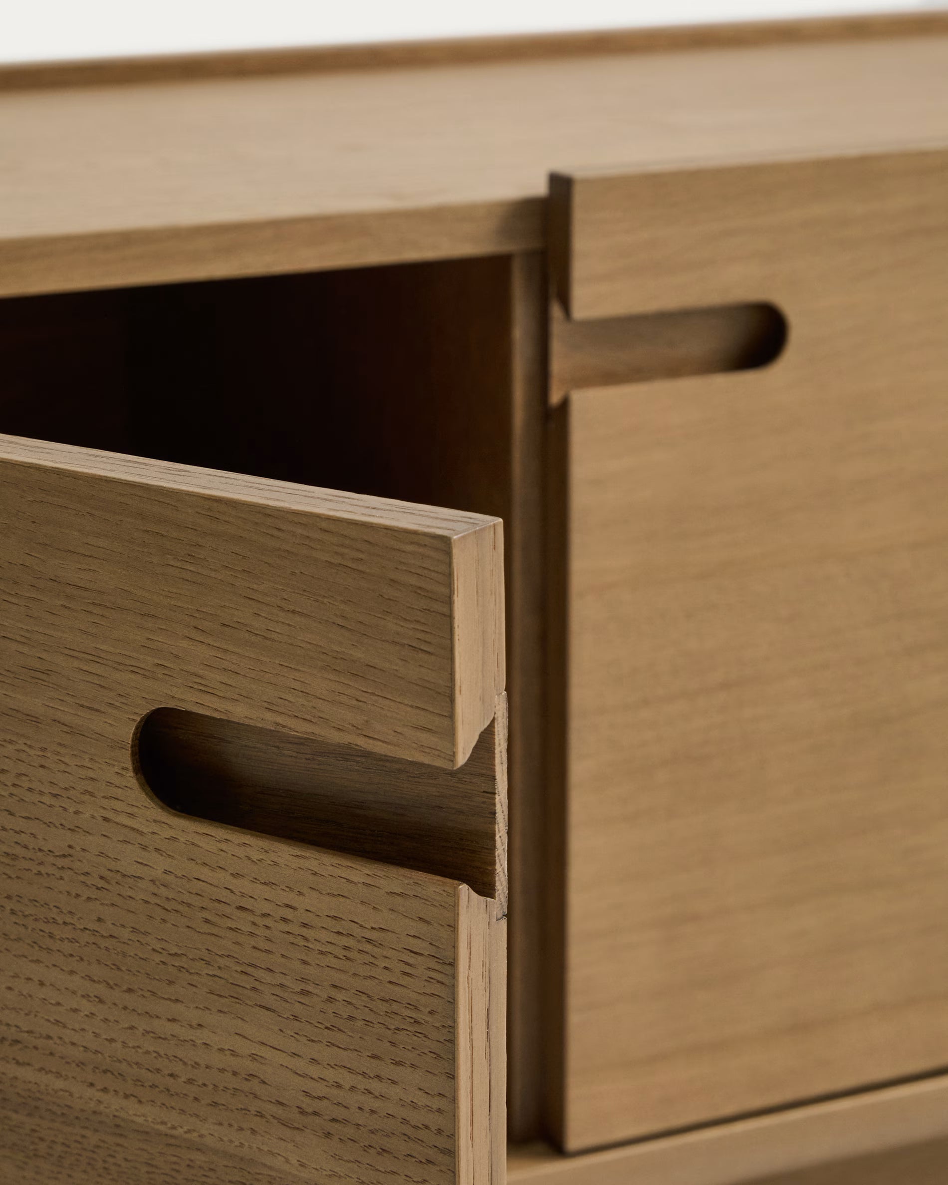 Televizní stolek ARELIDA dubová dýha