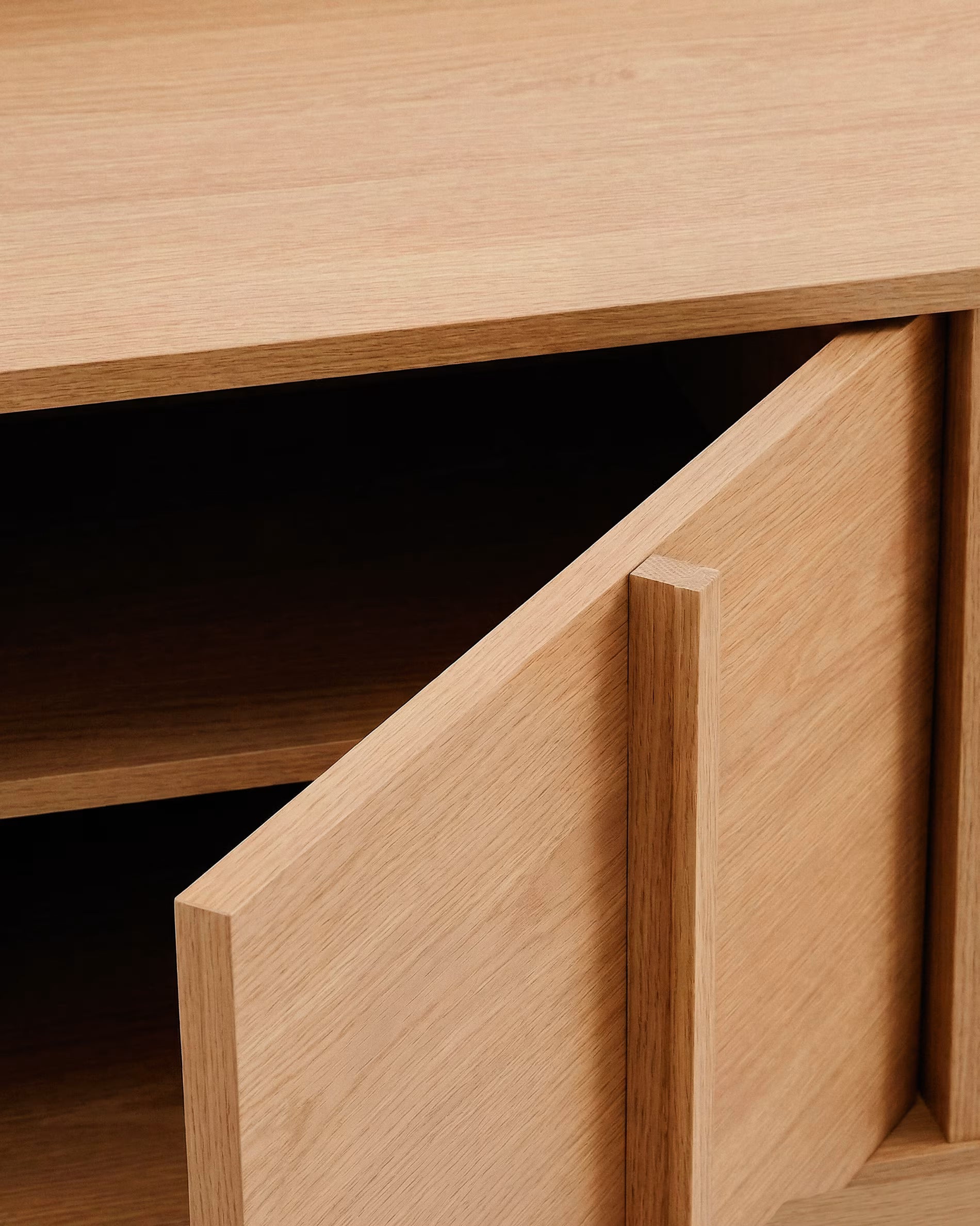 ONIX Oak Veneer TV Cabinet