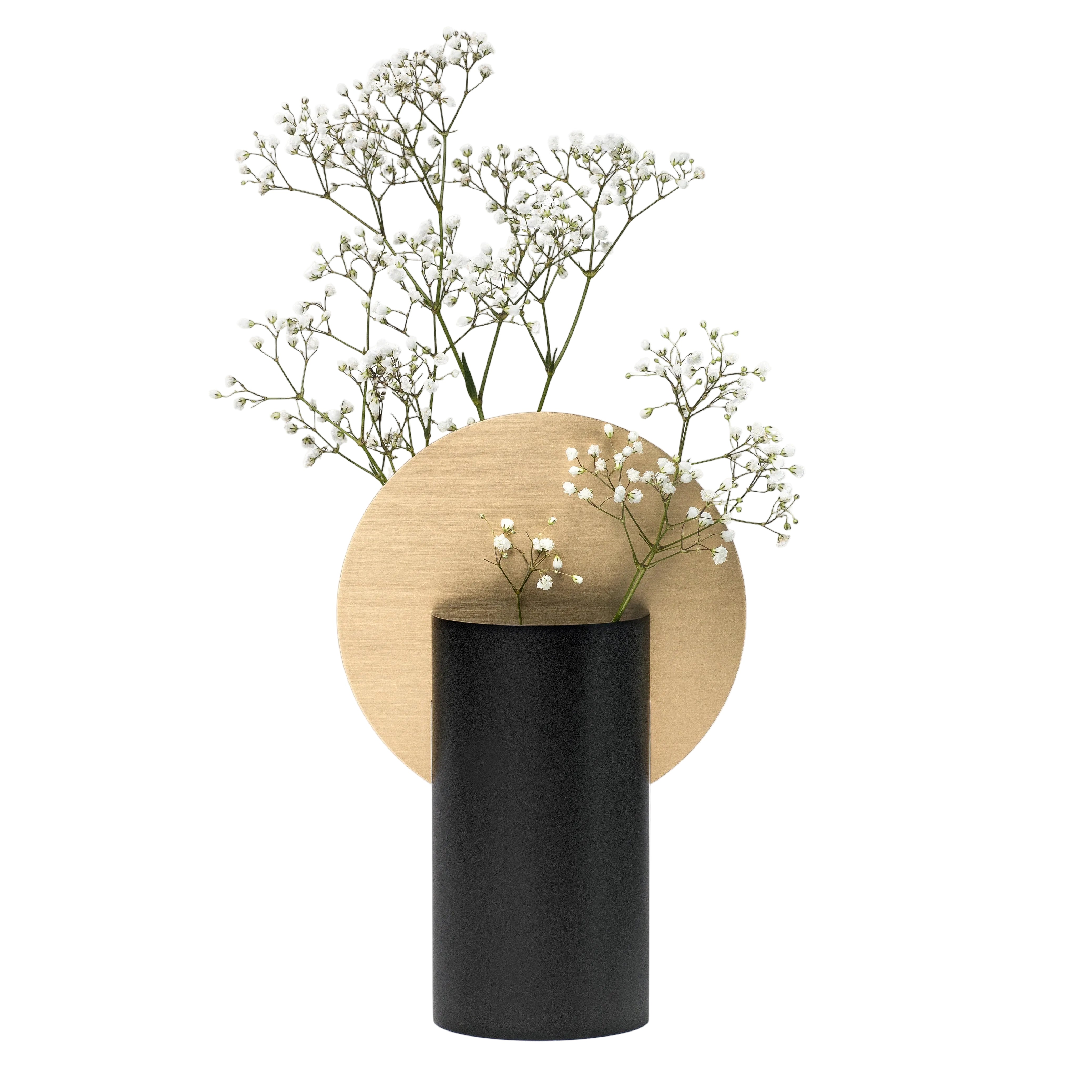 Váza MALEVICH černá s mosazným detailem