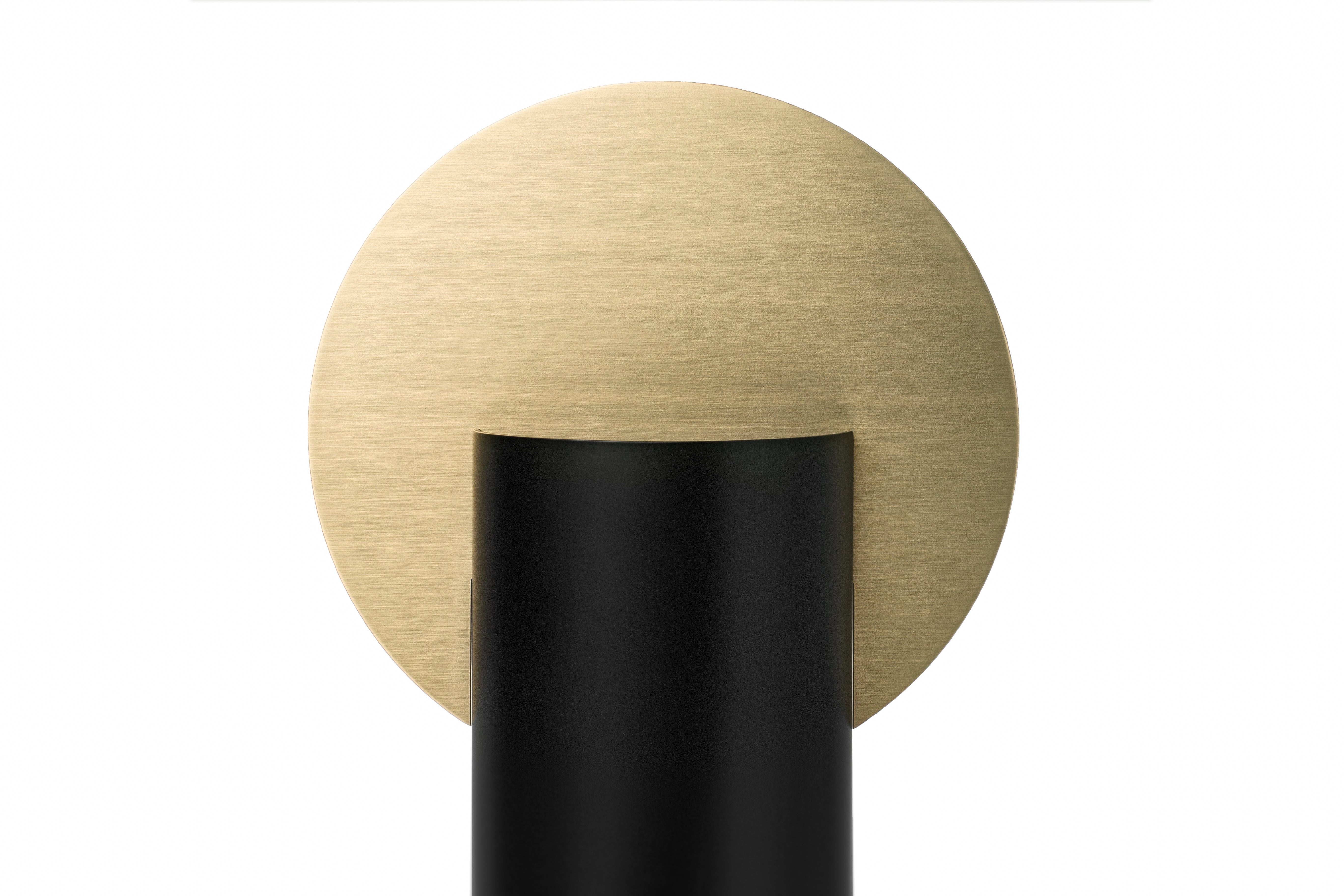 Váza MALEVICH černá s mosazným detailem