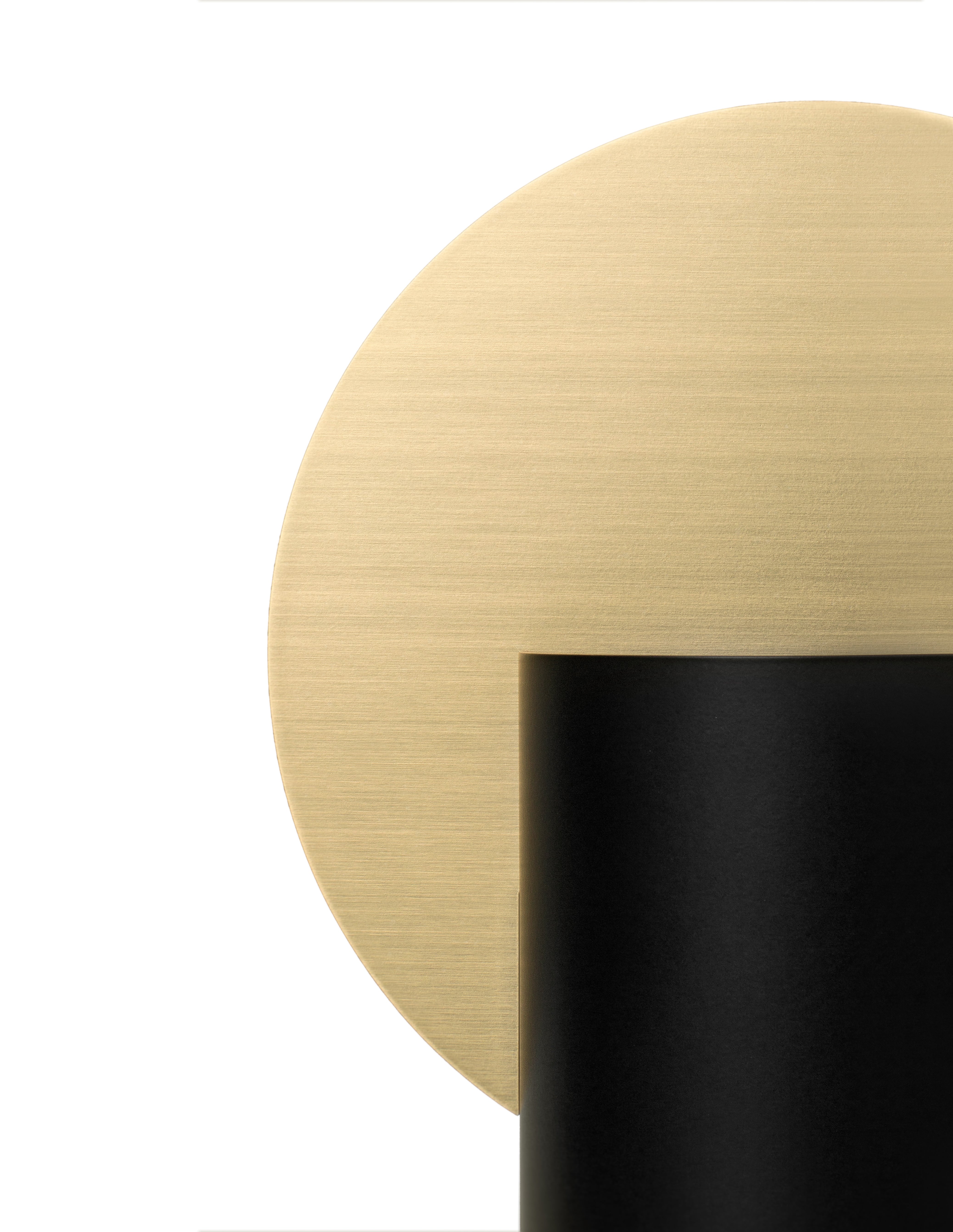 Váza MALEVICH černá s mosazným detailem